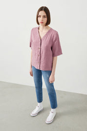 Model Wearing Sora Purple Linen Shirt with blue jeans and white sneakers