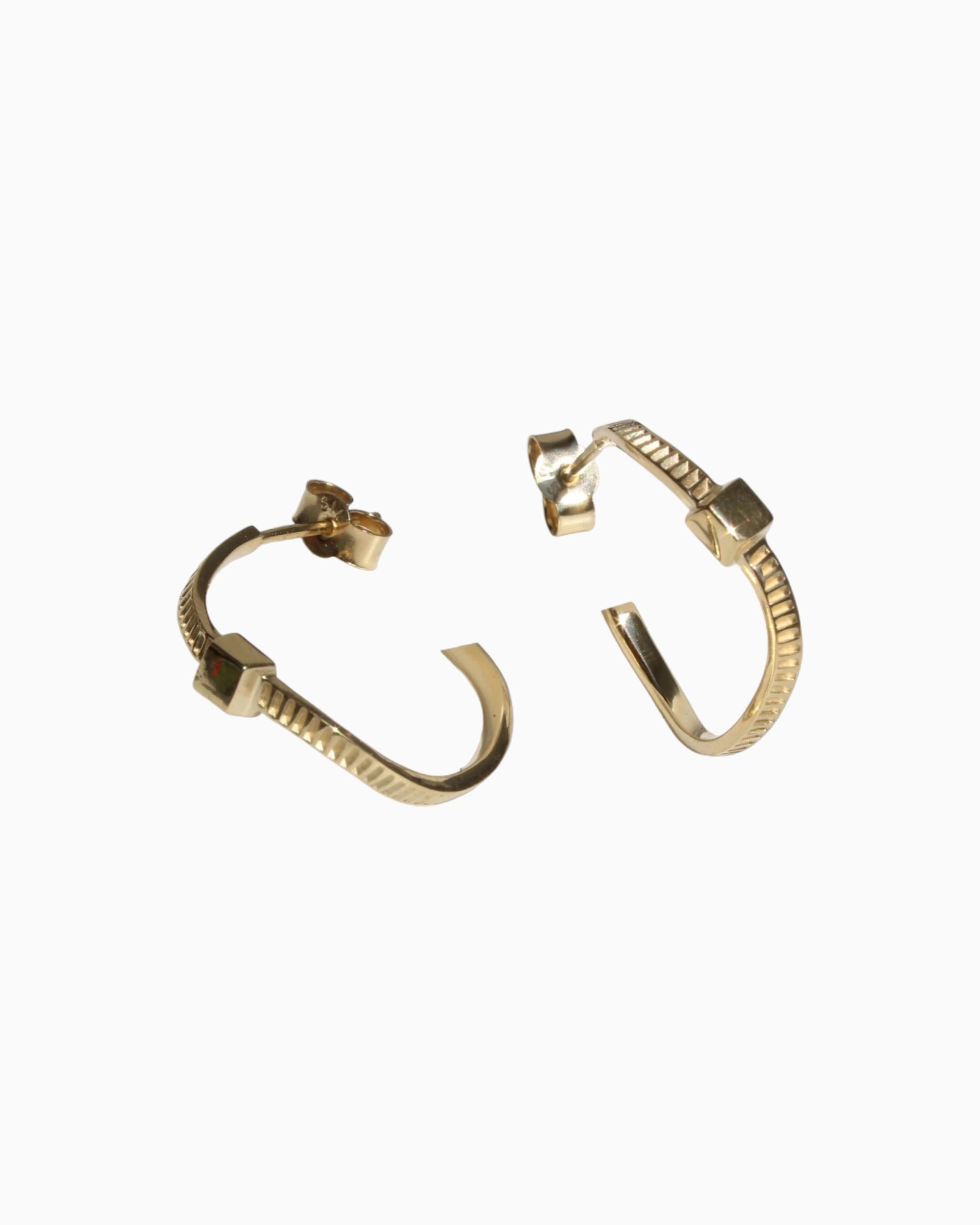 Fann! Wavy gold earrings #07 made in Switzerland