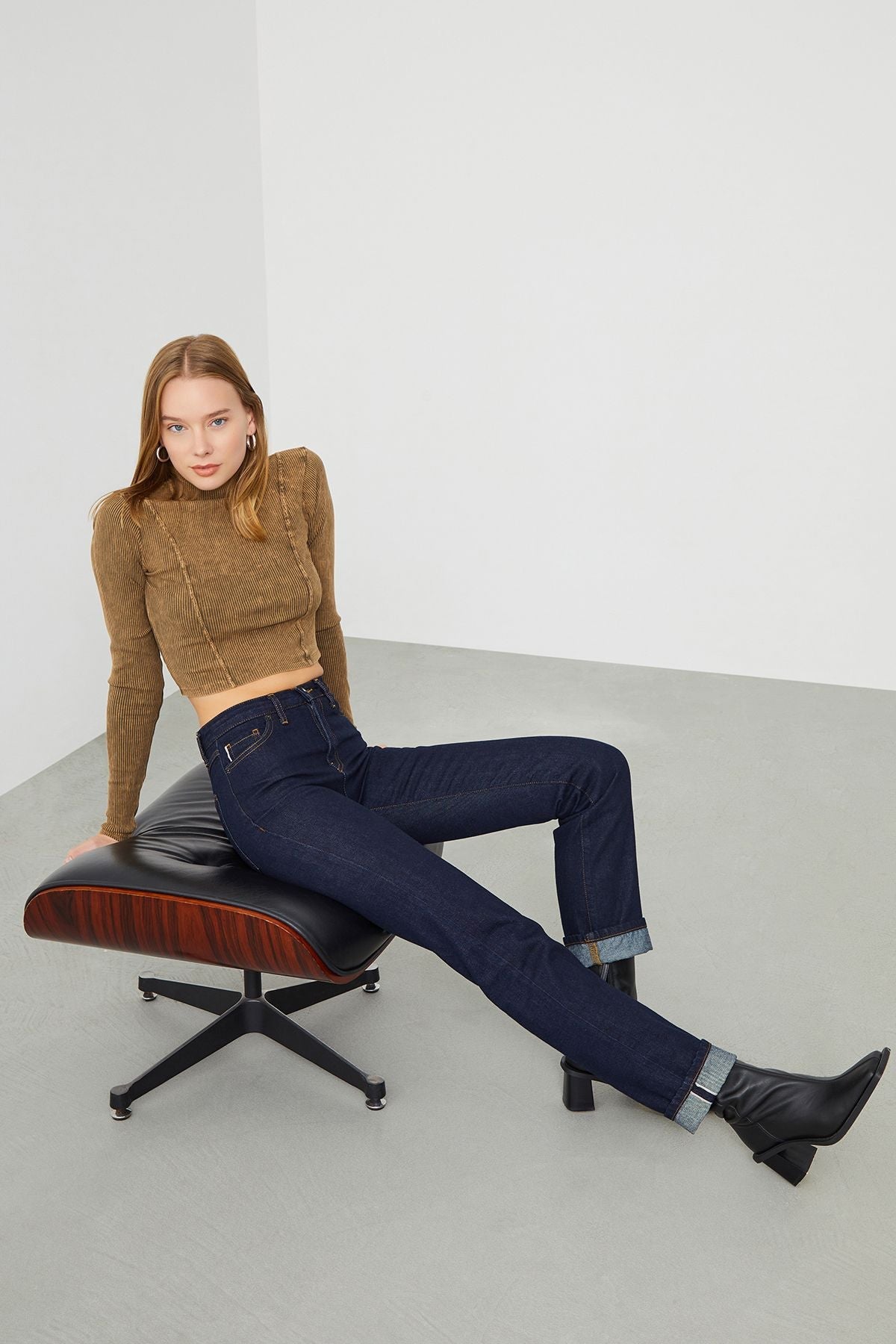 Fashionista's choice: A young woman wears MIRA Boyfriend Fit Dark Blue Selvedge Women's Jeans for effortless style.