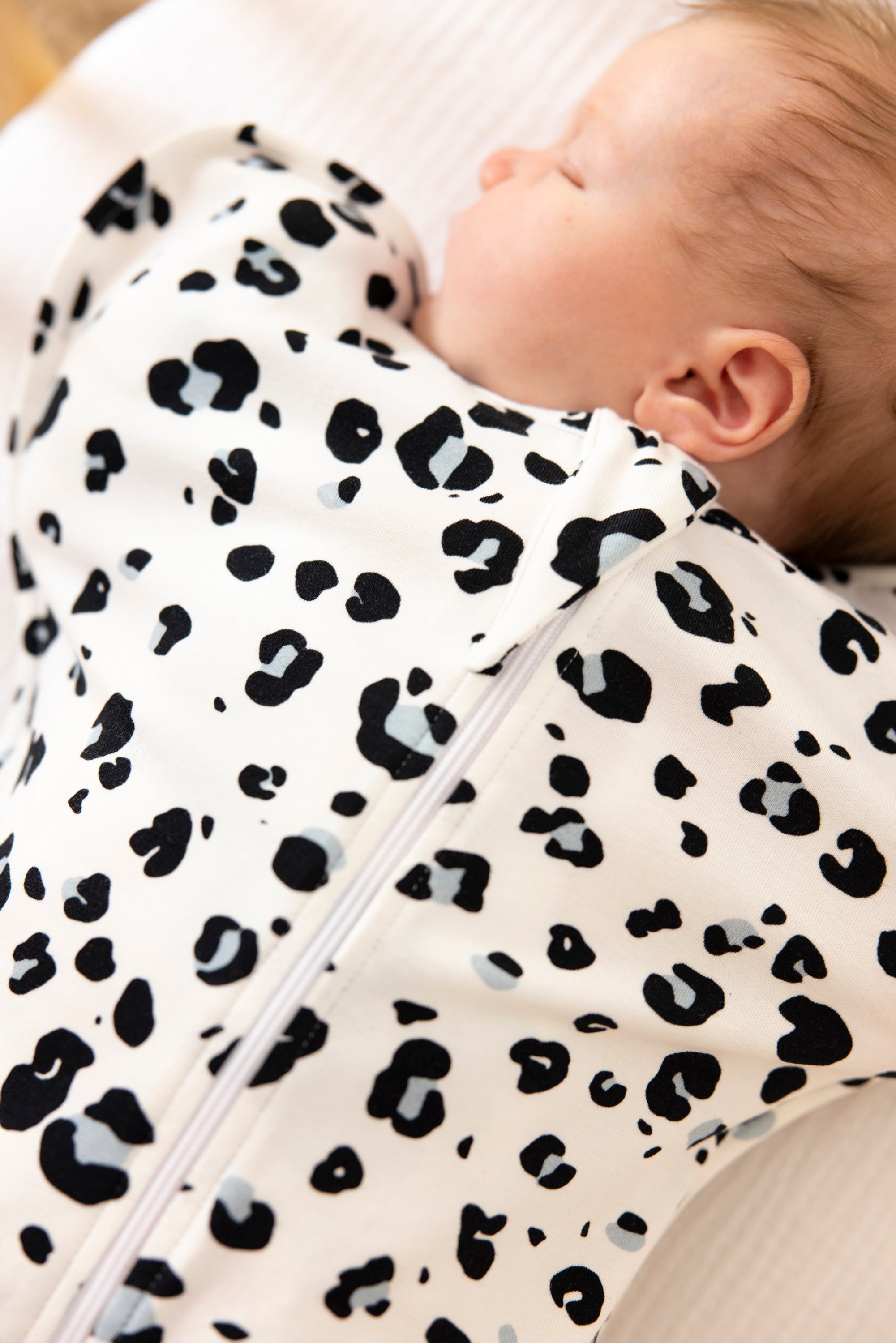 Tilouco Organic Cotton LEO Baby Swaddle Product vendor