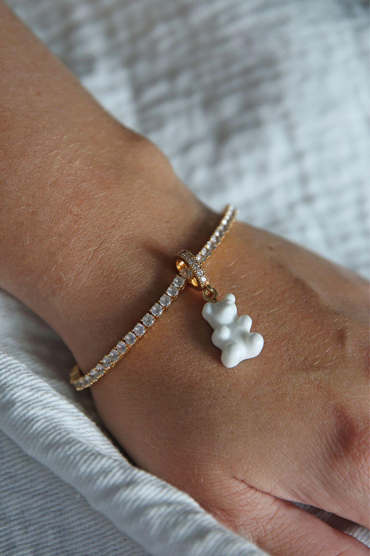 CRYSTAL HAZE - Classic Nostalgia Bear Pendant | White