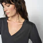 Mos Mosh Sink V-neck tee in salute navy, detail view – 99things.ch