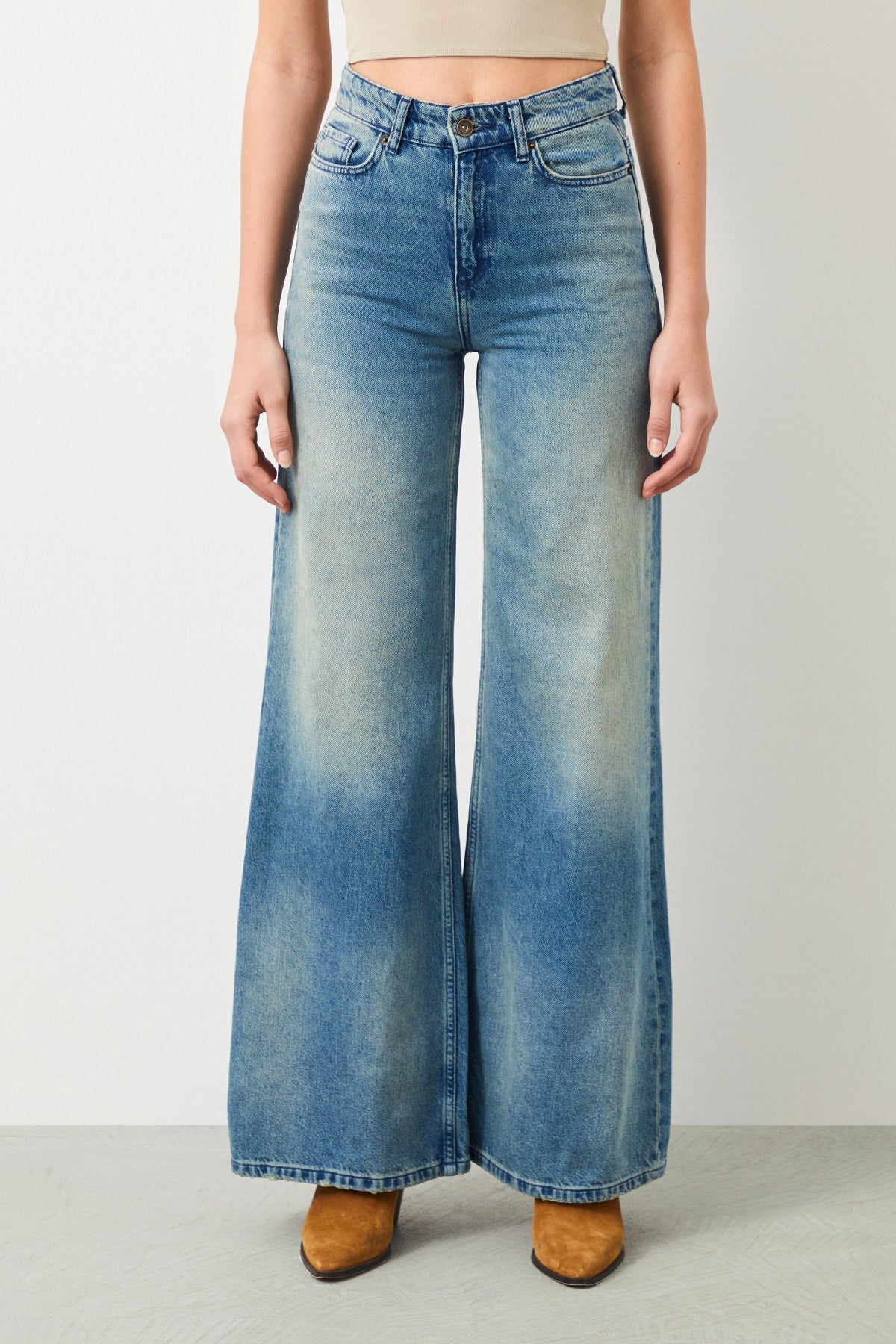 Sustainable High Rise Jeans, Medium Wash, Wide Leg and Baggy Fit