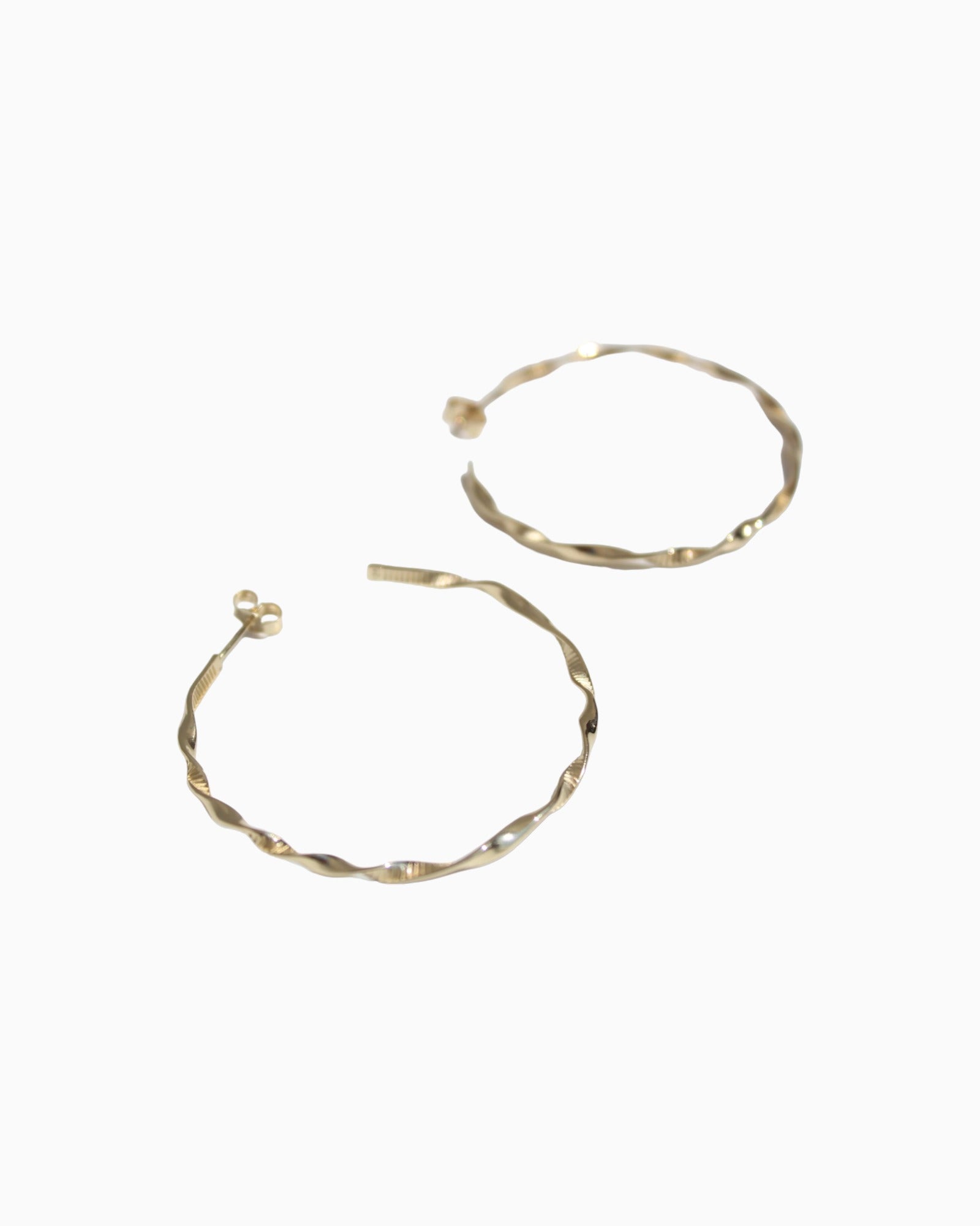 Handmade Gold Earrings Wavy L #02 by Fann!