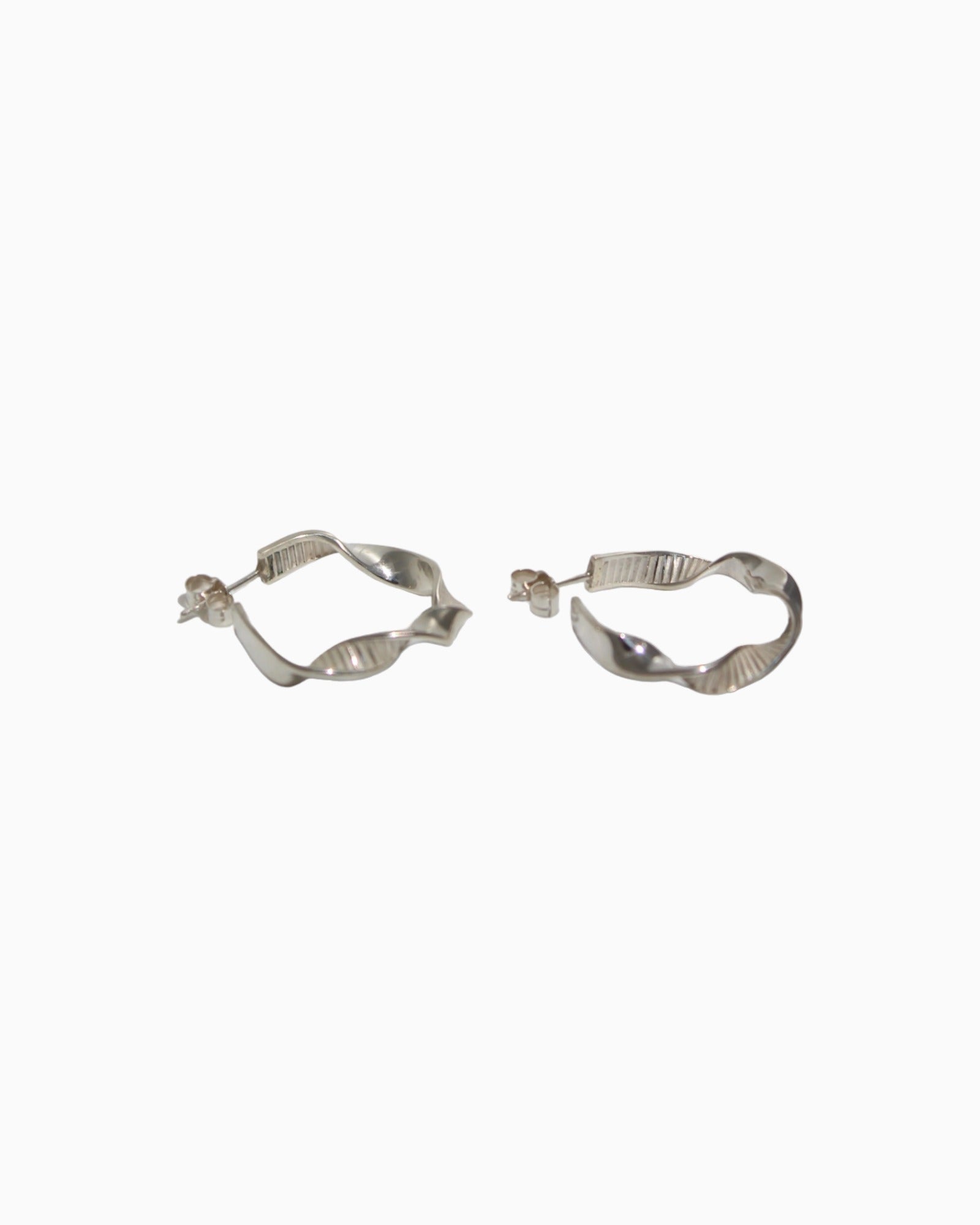 Silver earrings Wavy S #01 made in Switzerland