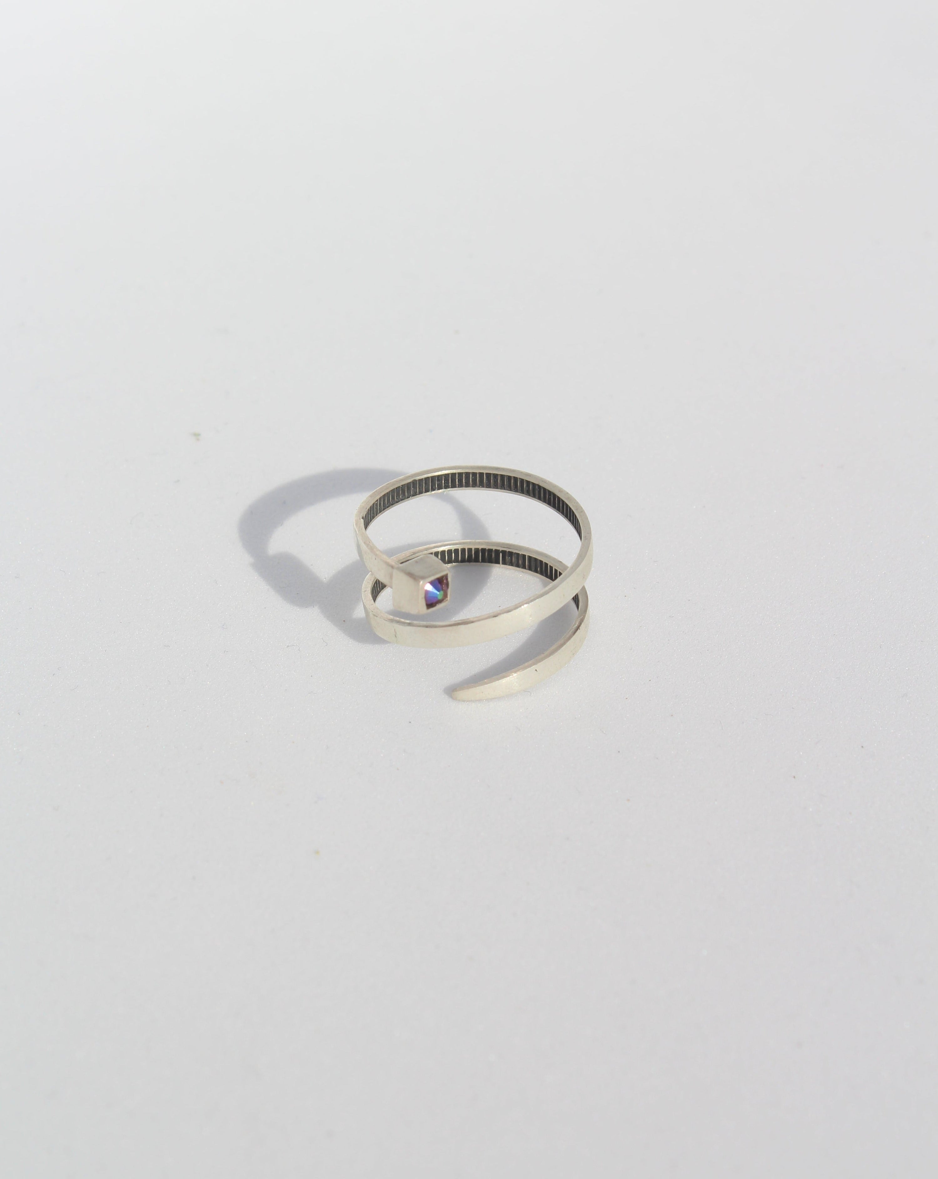 FANN! Calliophis triple silver ring with green purple Swarovski crystal