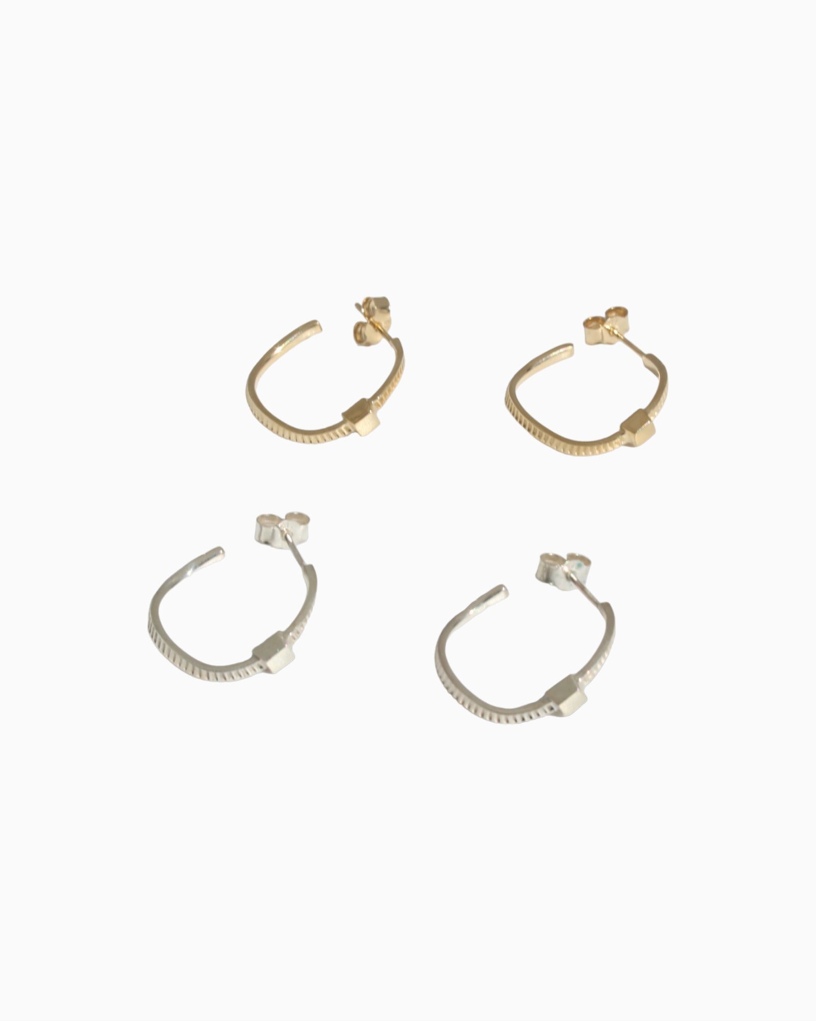 Handmade Wavy gold earrings by Fann!