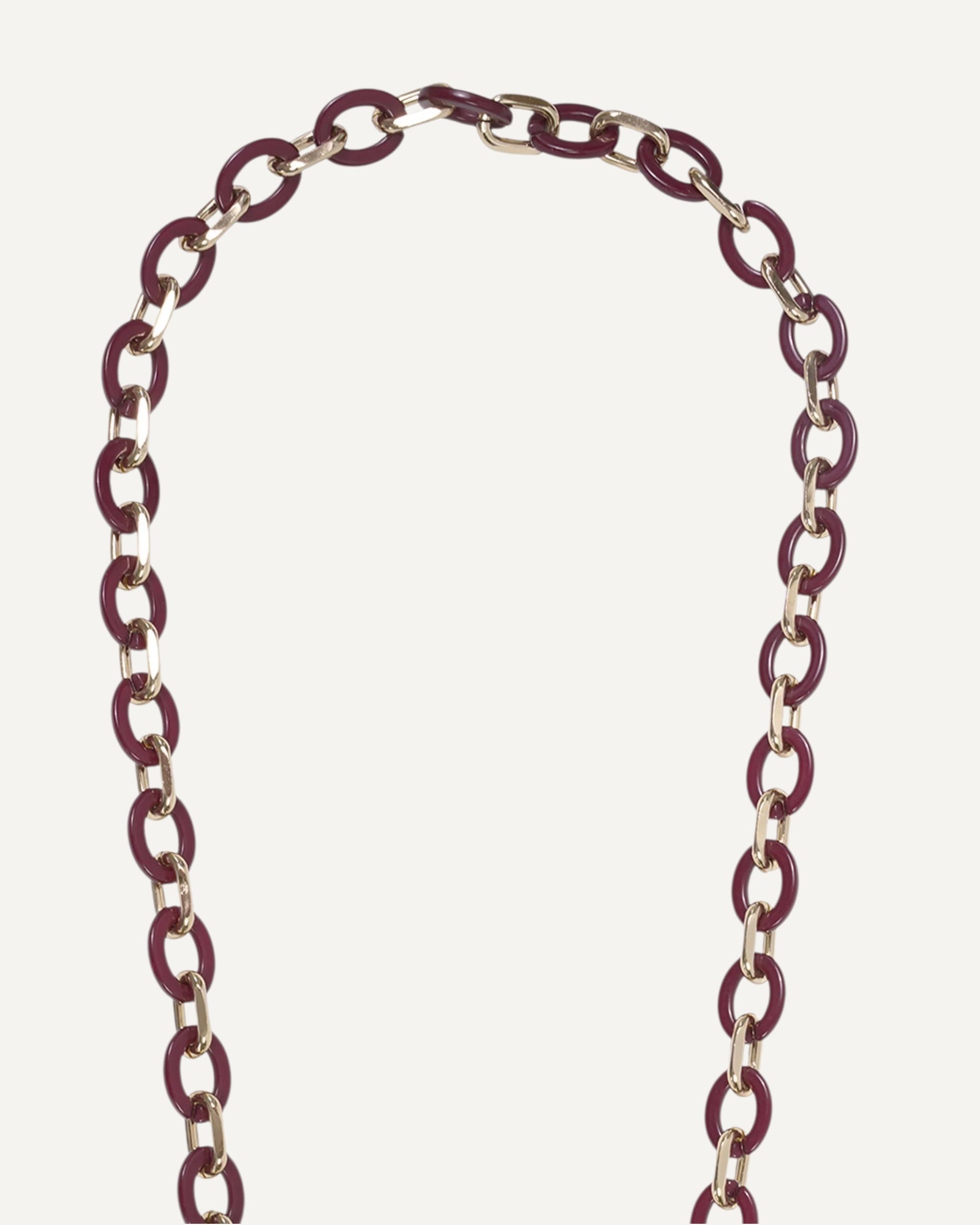 Close-up of the Classy Bordeaux phone chain by La Coque Française 