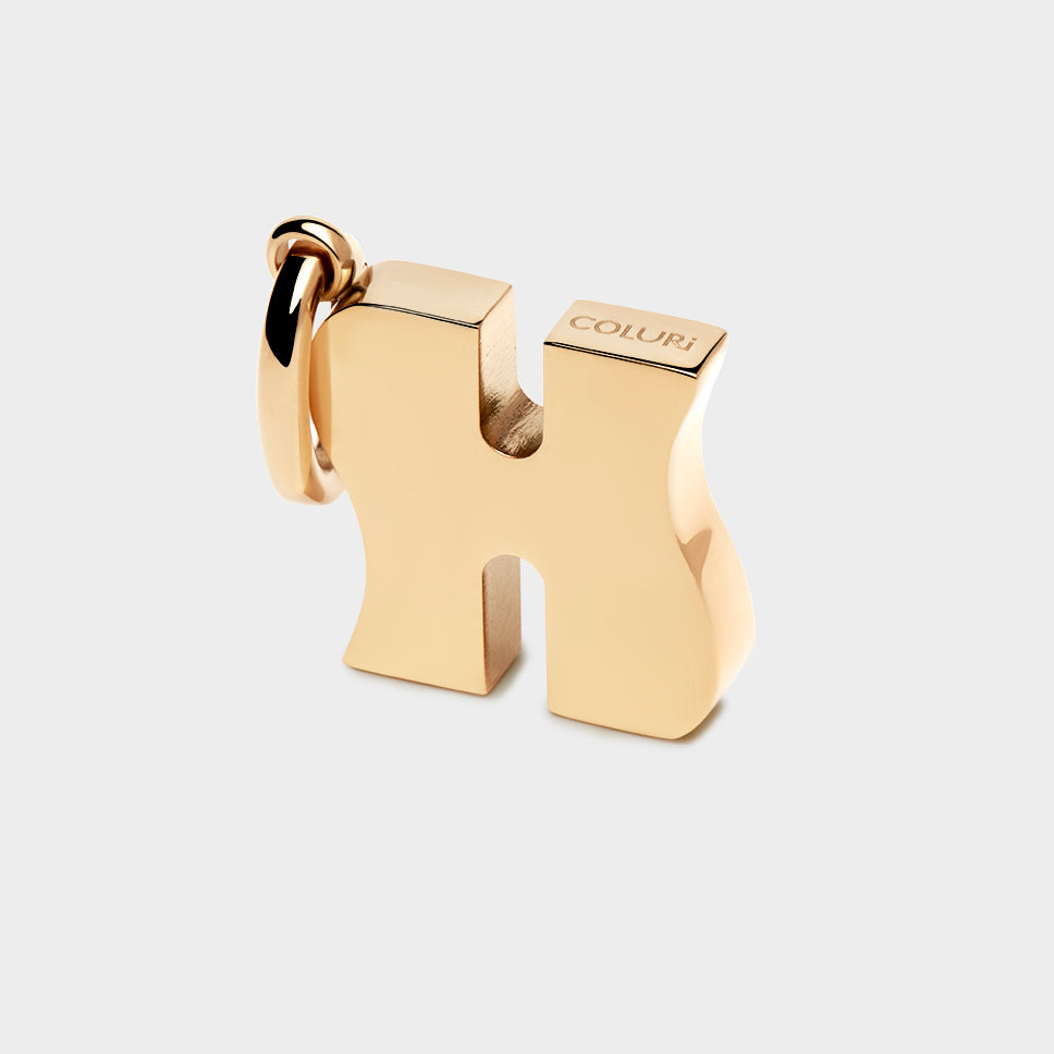Coluri letter H charm in gold, 28 mm