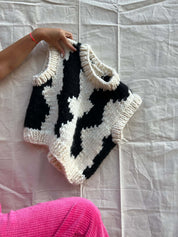 Atelier 8|02 White wool vest with Black waves, hand-knitted for 99things sustainable fashion