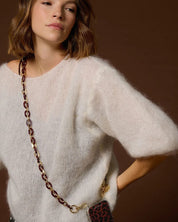 Woman wearing a bordeaux phone chain by French Brand La Coque Francasise