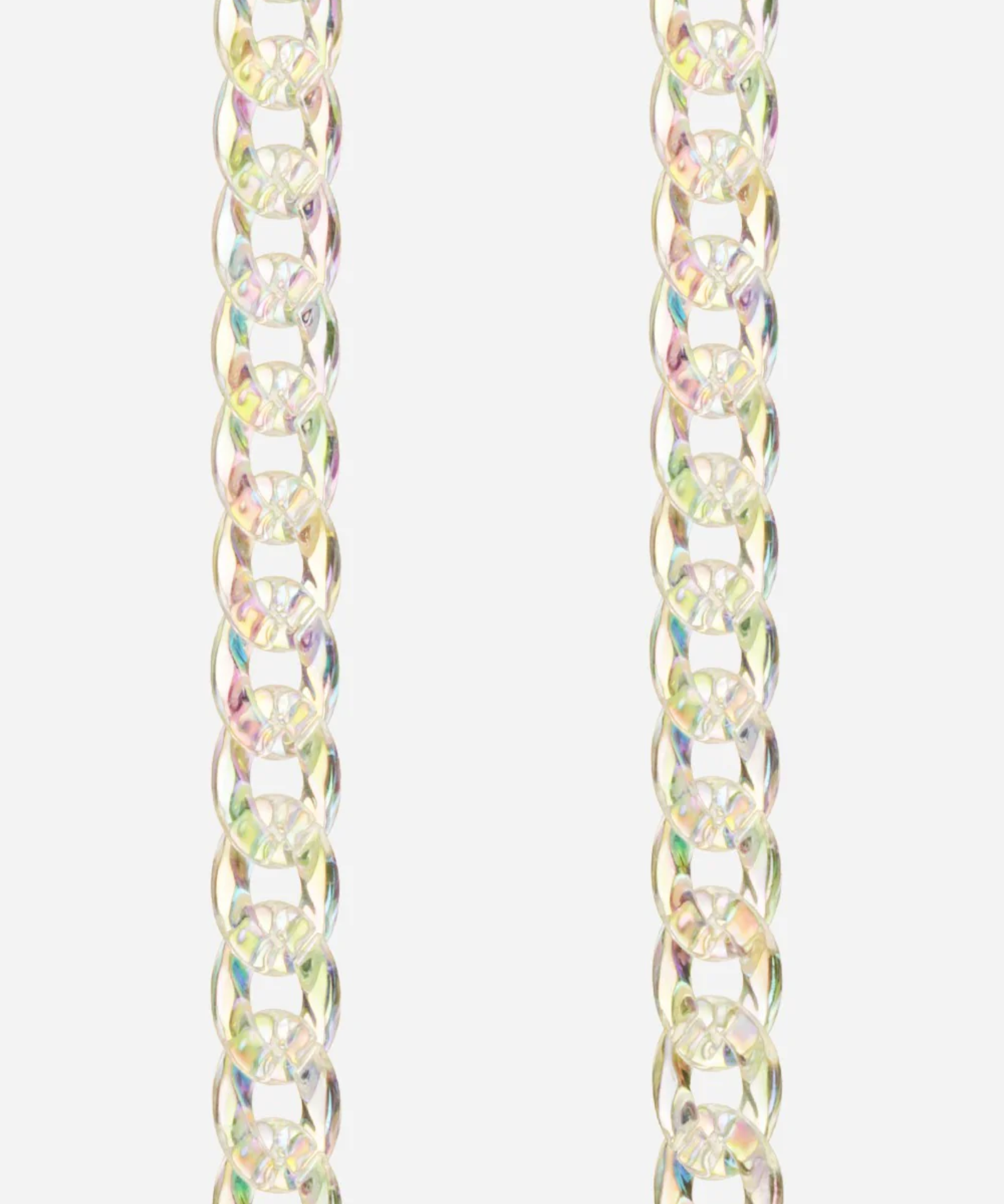 Close-up of the La Coque Française Sarah phone chain's iridescent holographic resin links.