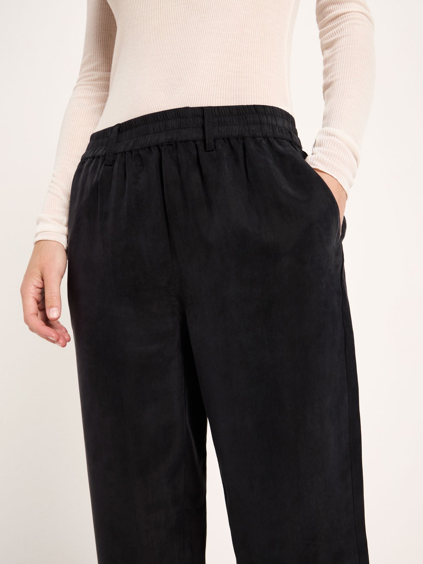 LANIUS black Bemberg cupro trousers with a relaxed fit, photo 4