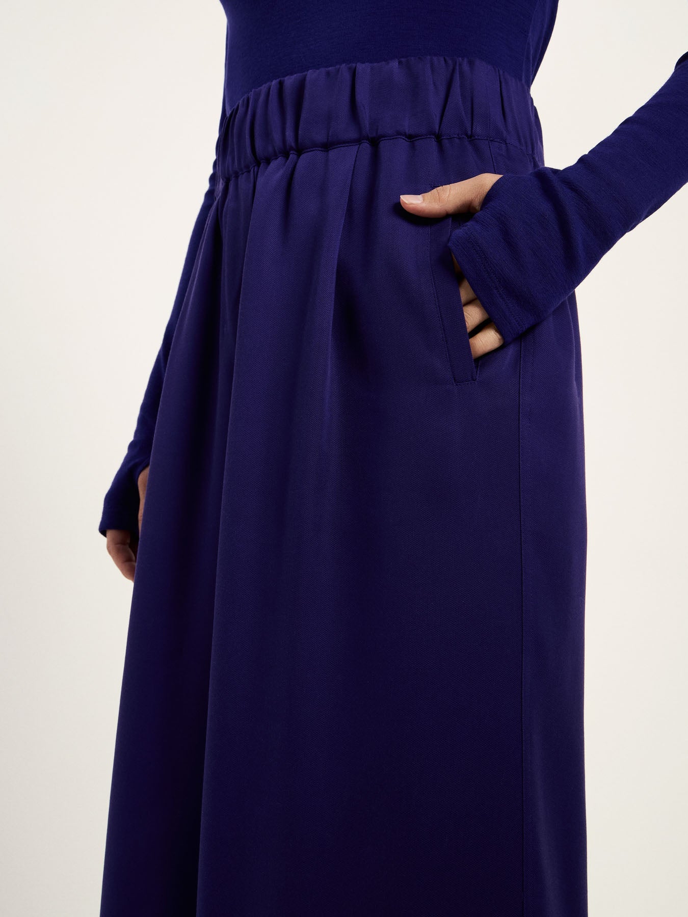 LANIUS violet wide-leg trousers in TENCEL Lyocell, close-up of the fabric