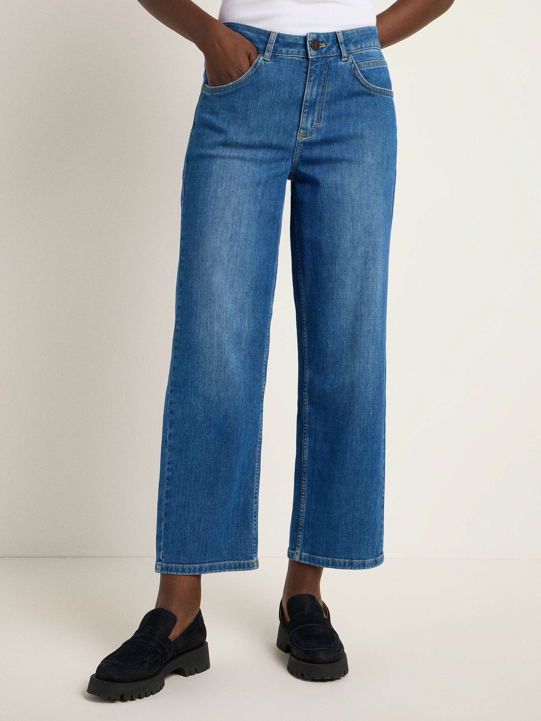 LANIUS relaxed straight jeans in mid blue – front view