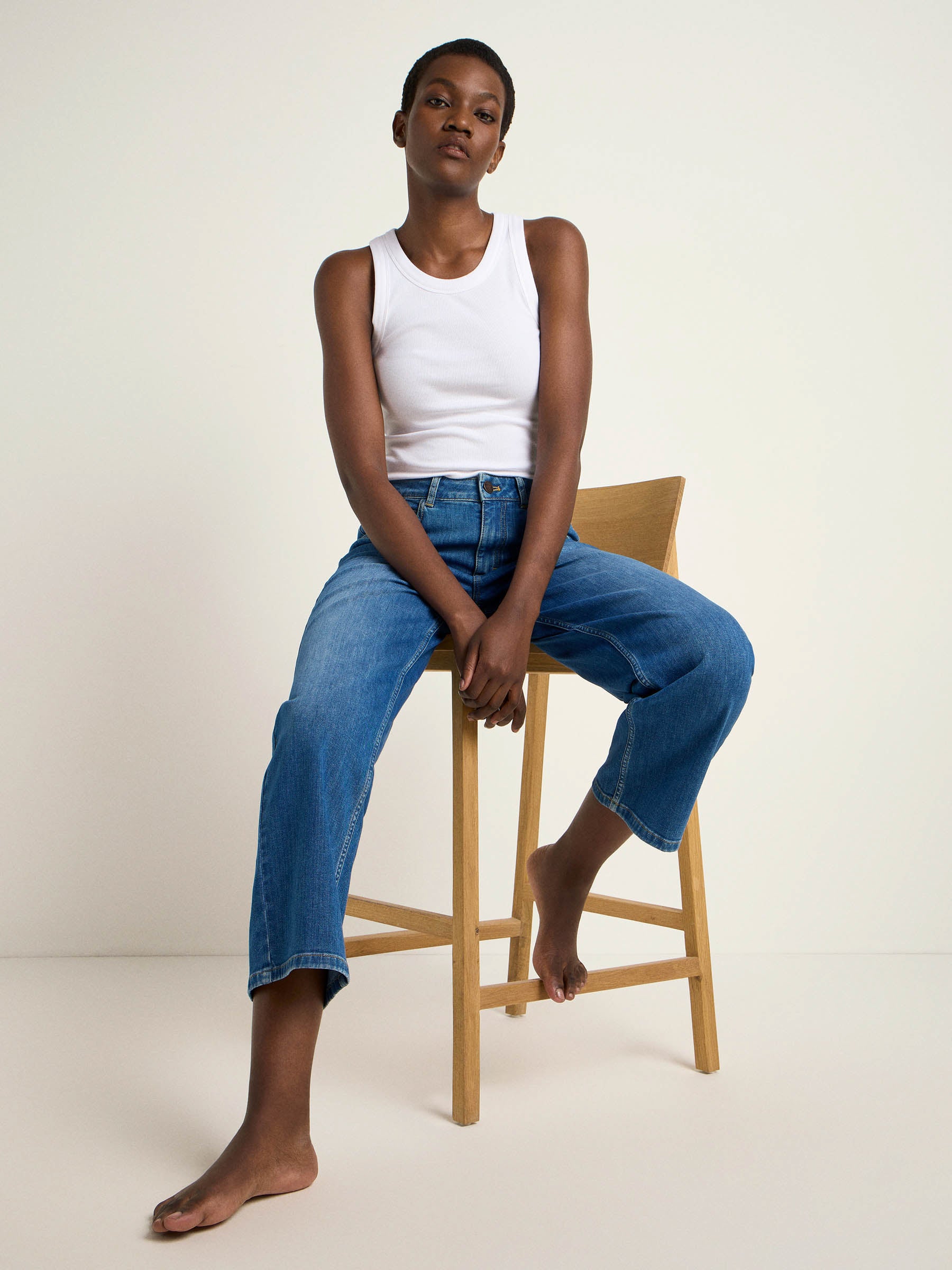 LANIUS relaxed straight jeans in mid blue – lifestyle