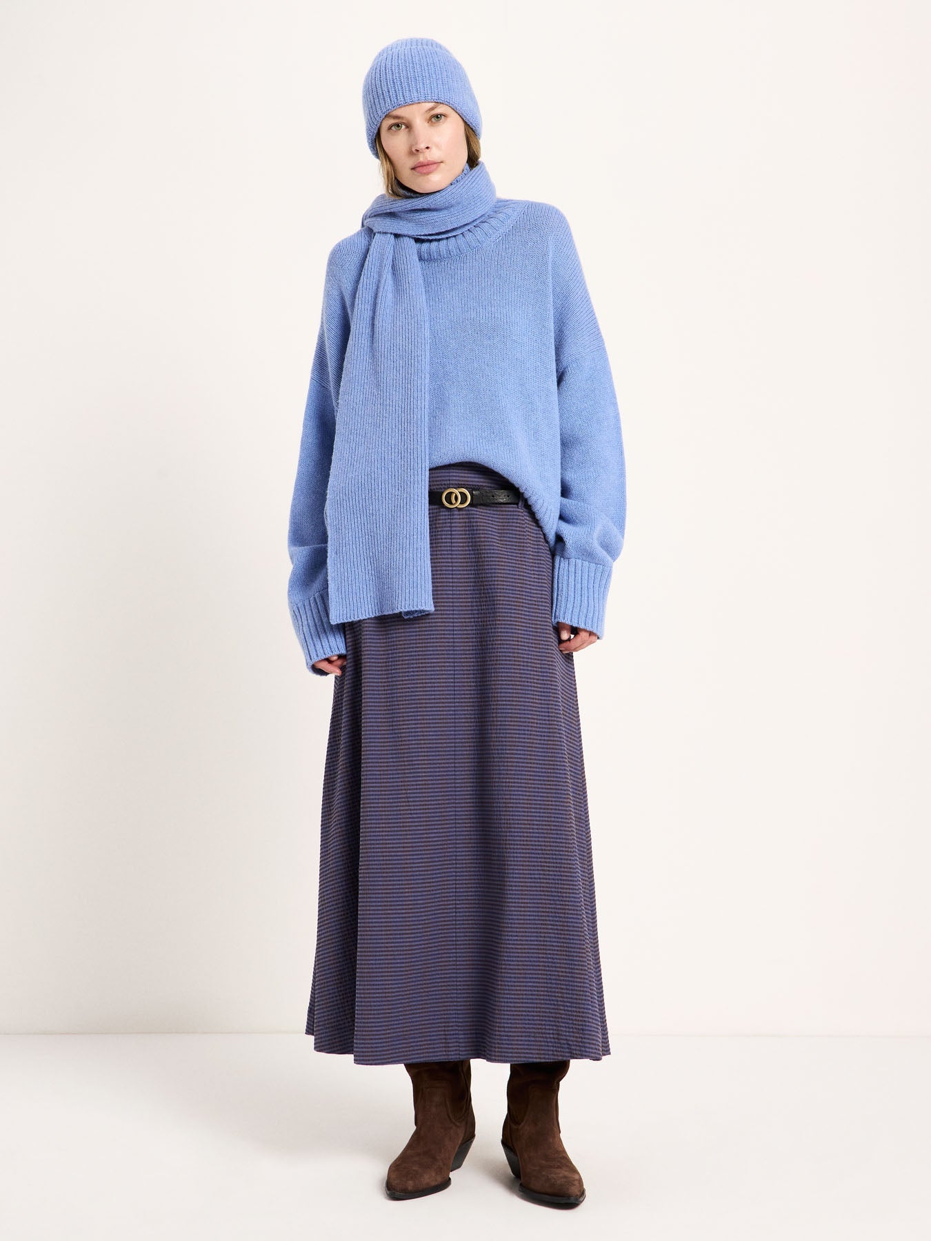 LANIUS oversized jumper in light blue melange with a ribbed high neck, worn by a model