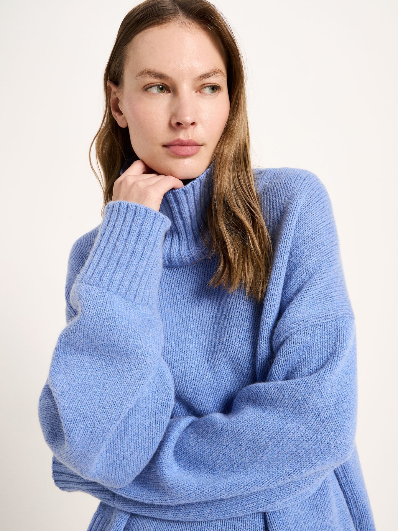 LANIUS oversized jumper in light blue melange with a ribbed high neck, another view