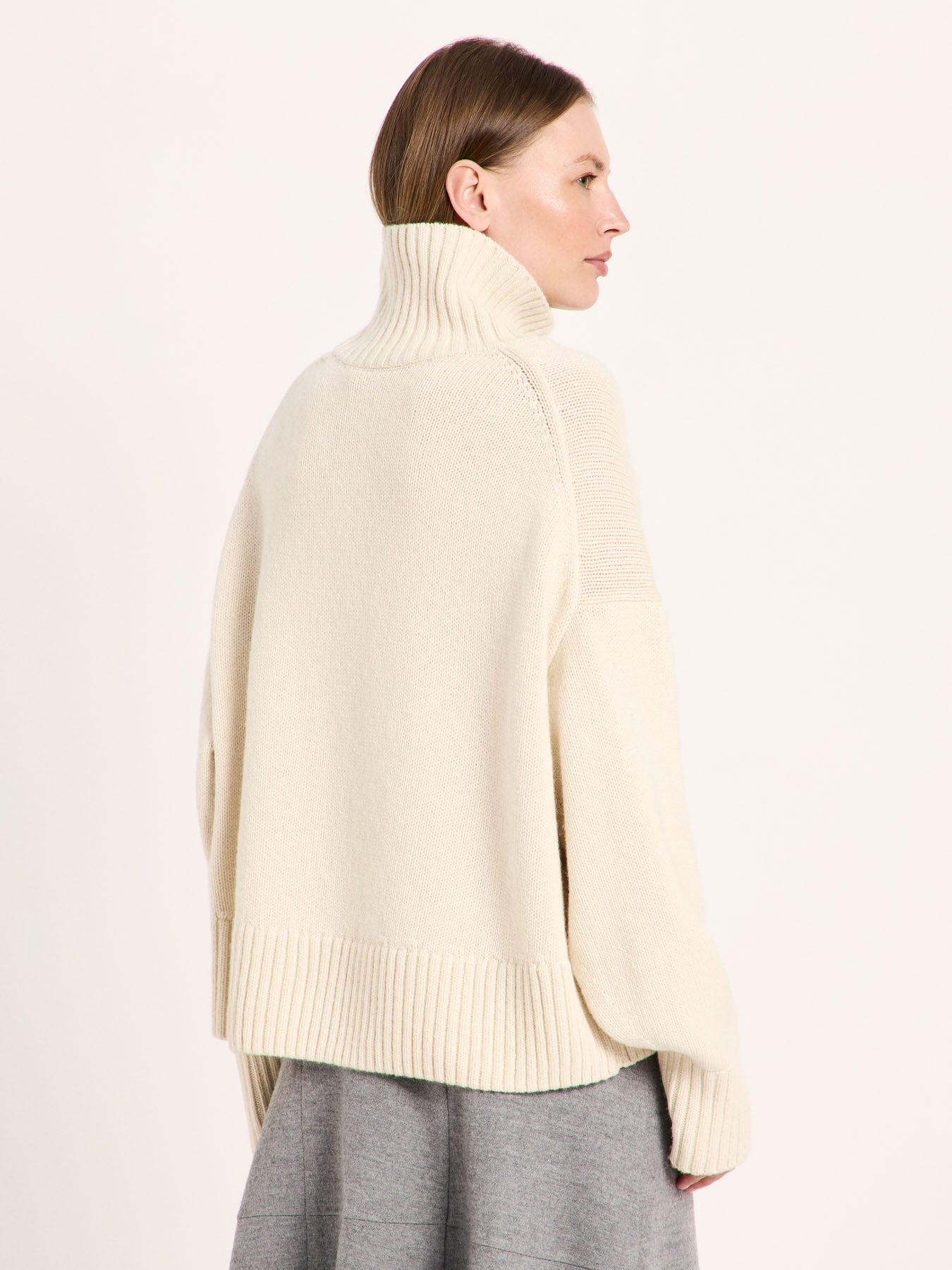 LANIUS oversized jumper in off-white organic virgin wool and cotton, back view