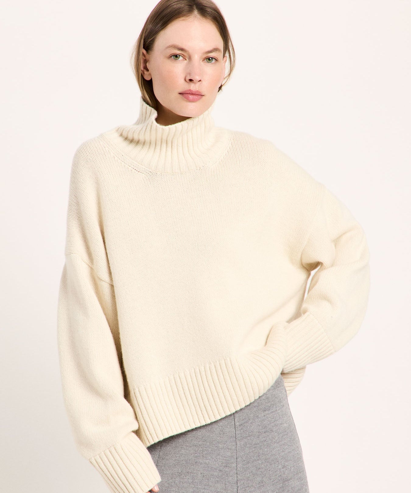 LANIUS oversized jumper in off-white organic virgin wool and cotton, front view