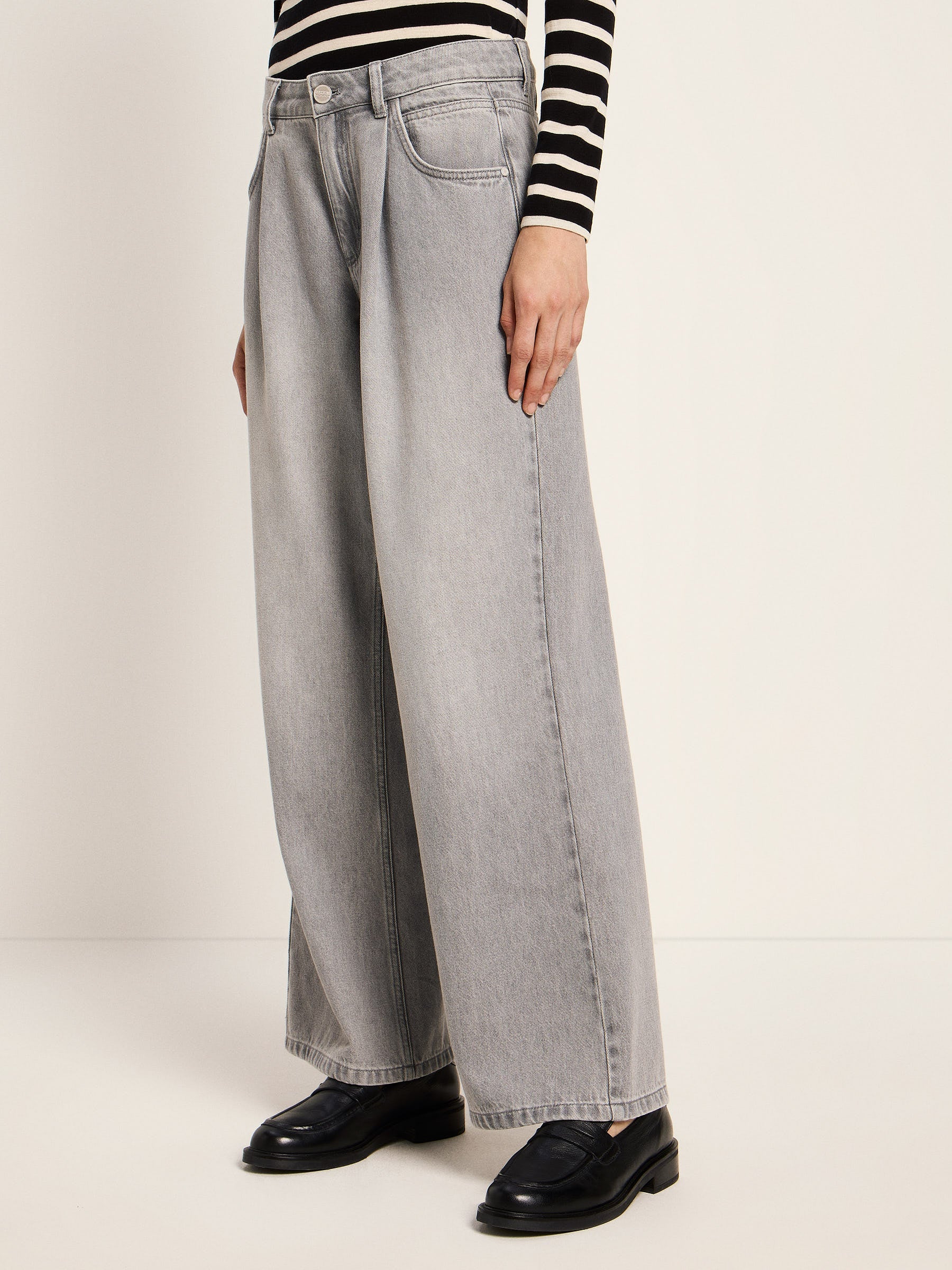 LANIUS Pleated Marlene Jeans – Light Grey Denim – view 2