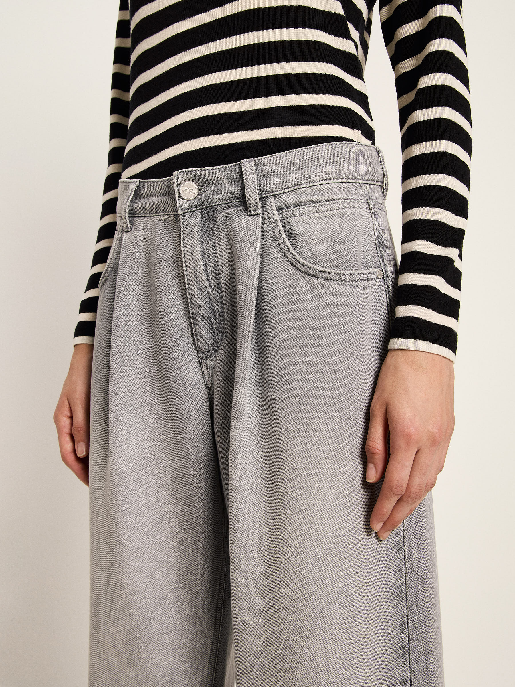 LANIUS Pleated Marlene Jeans – Light Grey Denim – view 4