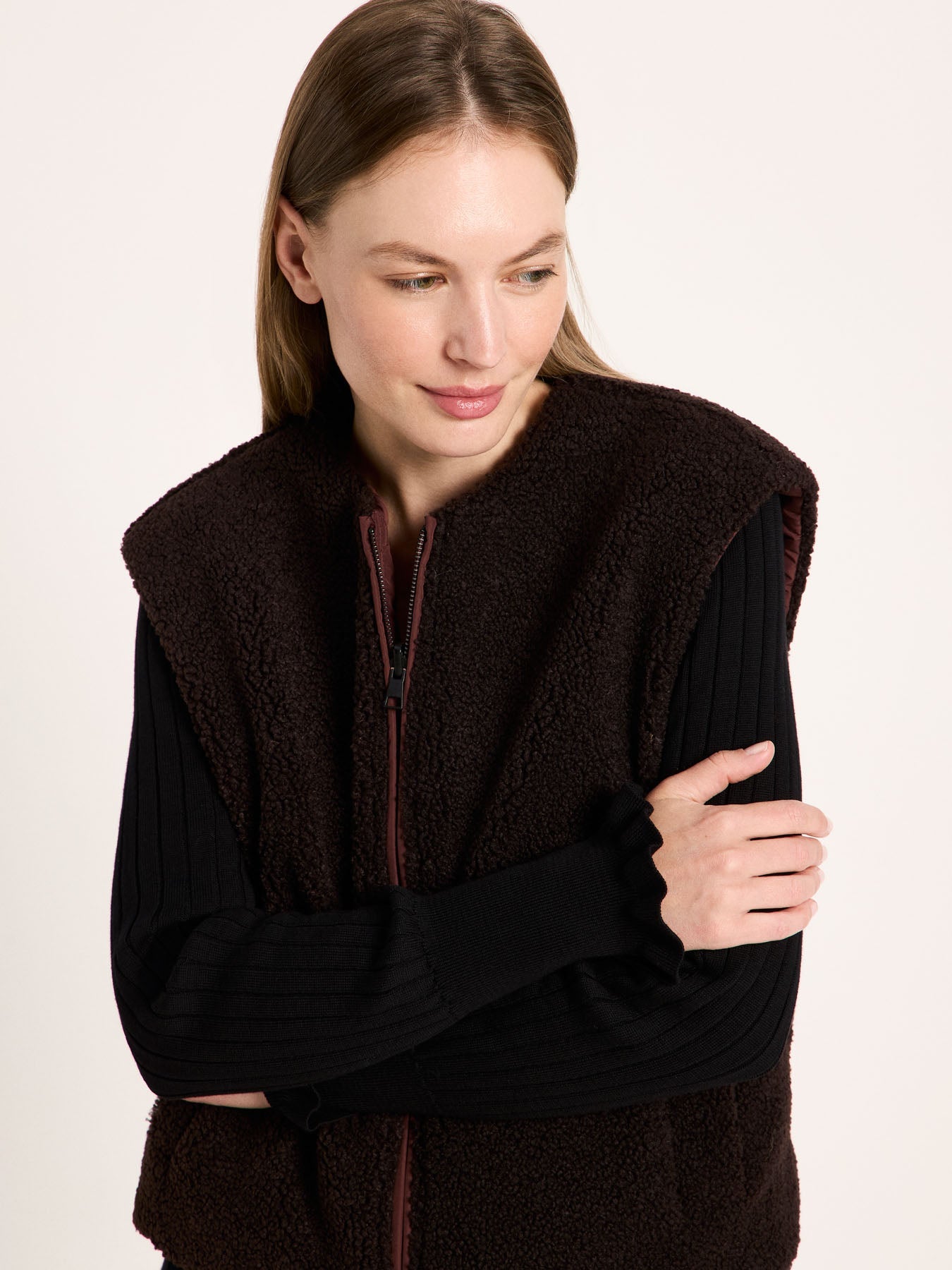 LANIUS reversible quilted jacket in chocolate with a boxy cut and zip, another view