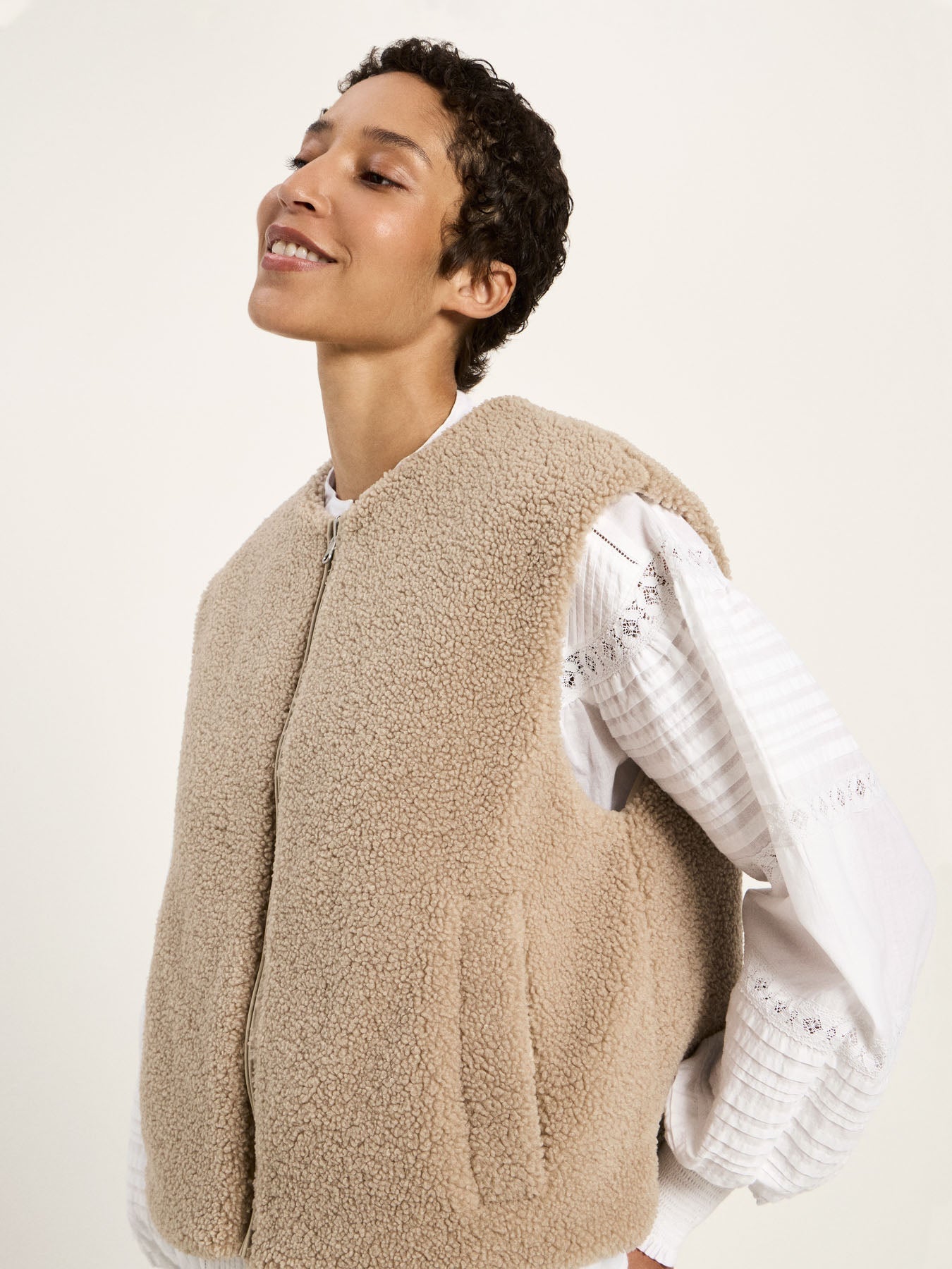 LANIUS reversible quilted jacket in beige – lifestyle