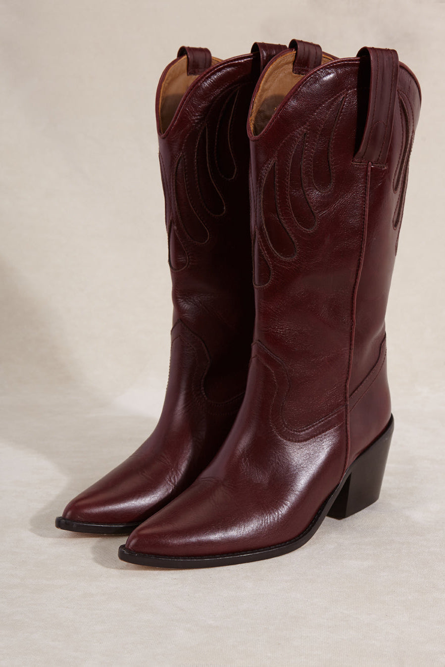 MICUIR Mestizo burgundy cowboy boots, three-quarter view of the pair