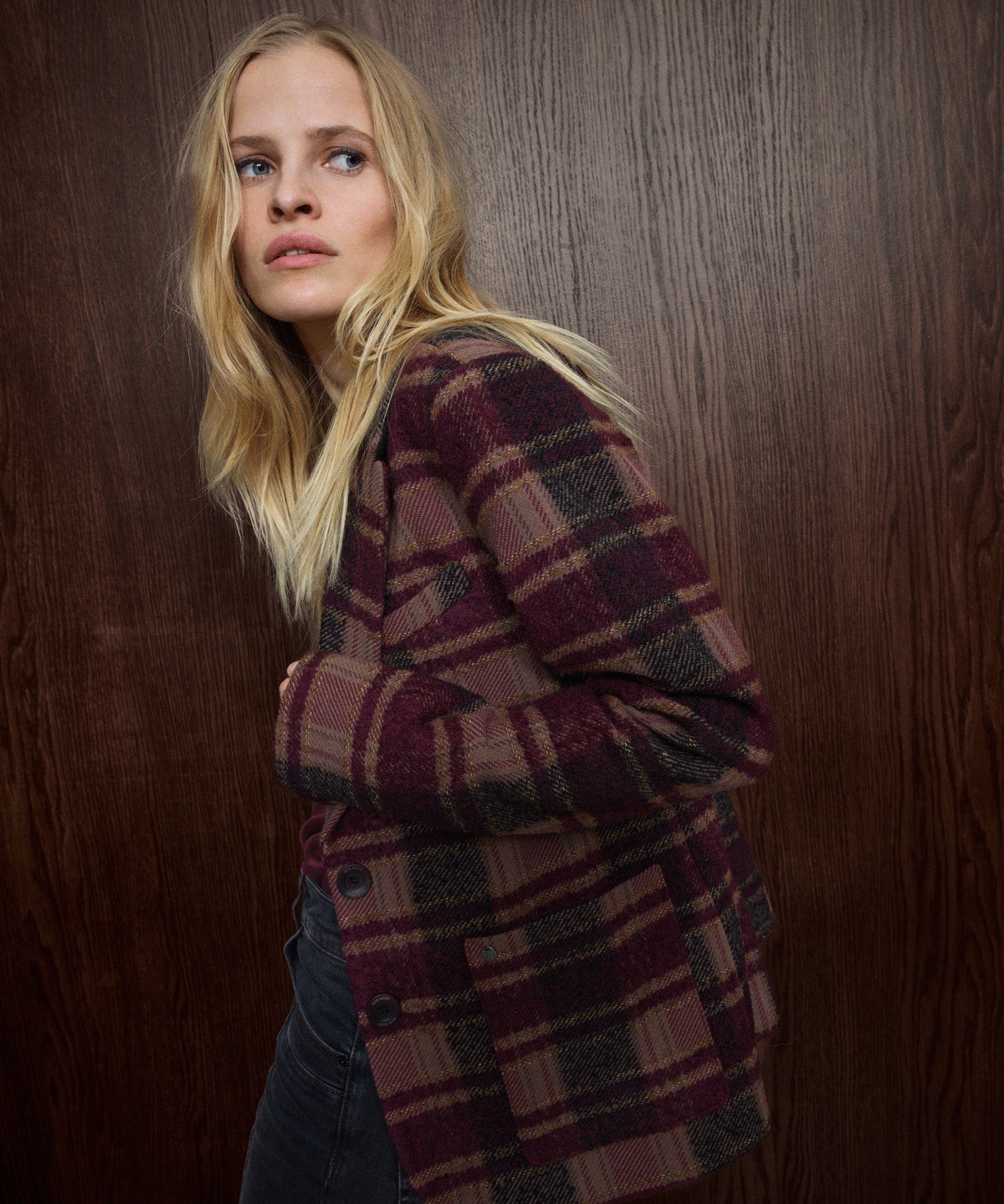 MOS MOSH Manja Comi oversized blazer in burgundy and pink check, worn by a model, front view