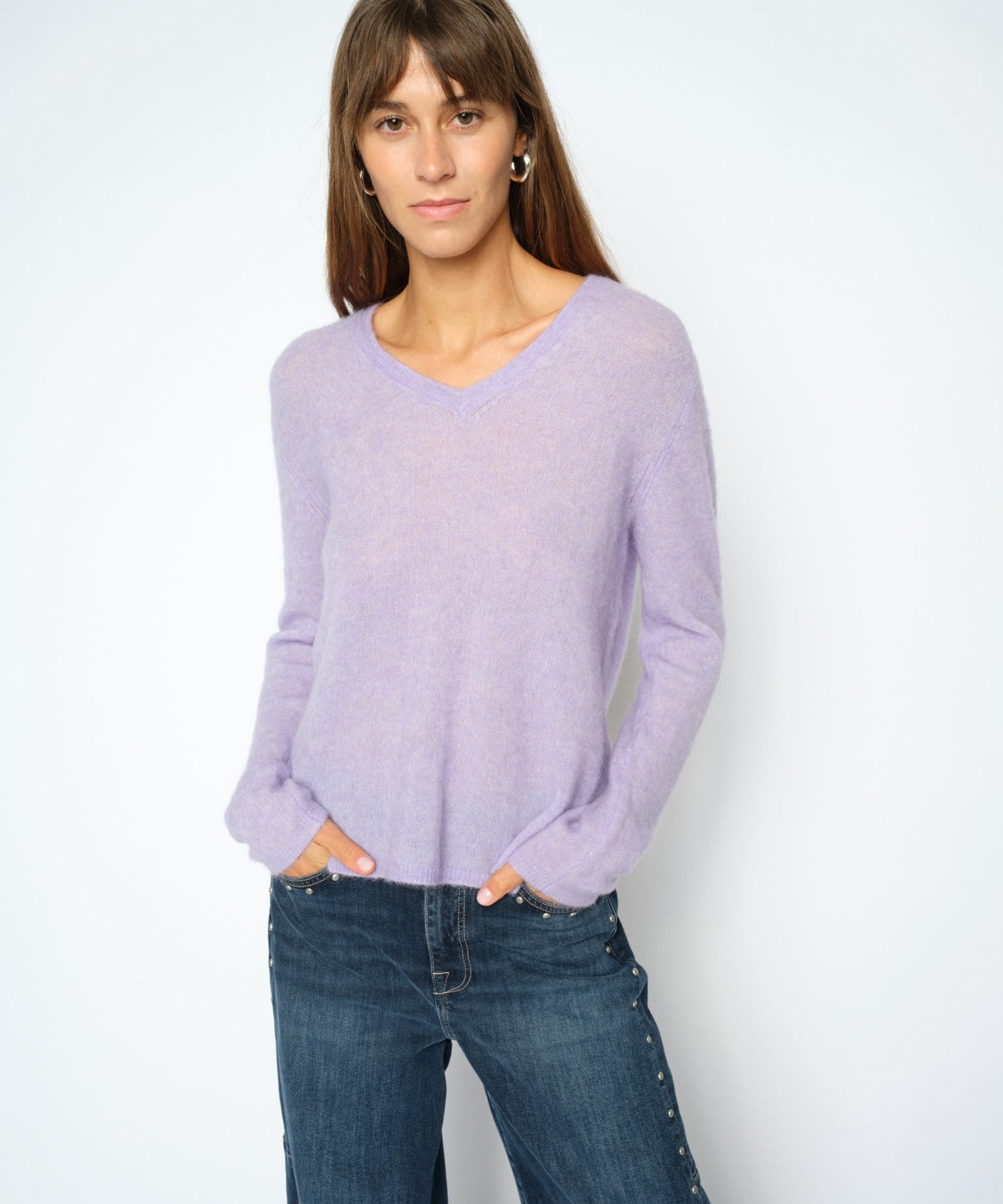 MOS MOSH Mape Sophia light V-neck jumper in Violet Tulip lilac, worn by a model, front view