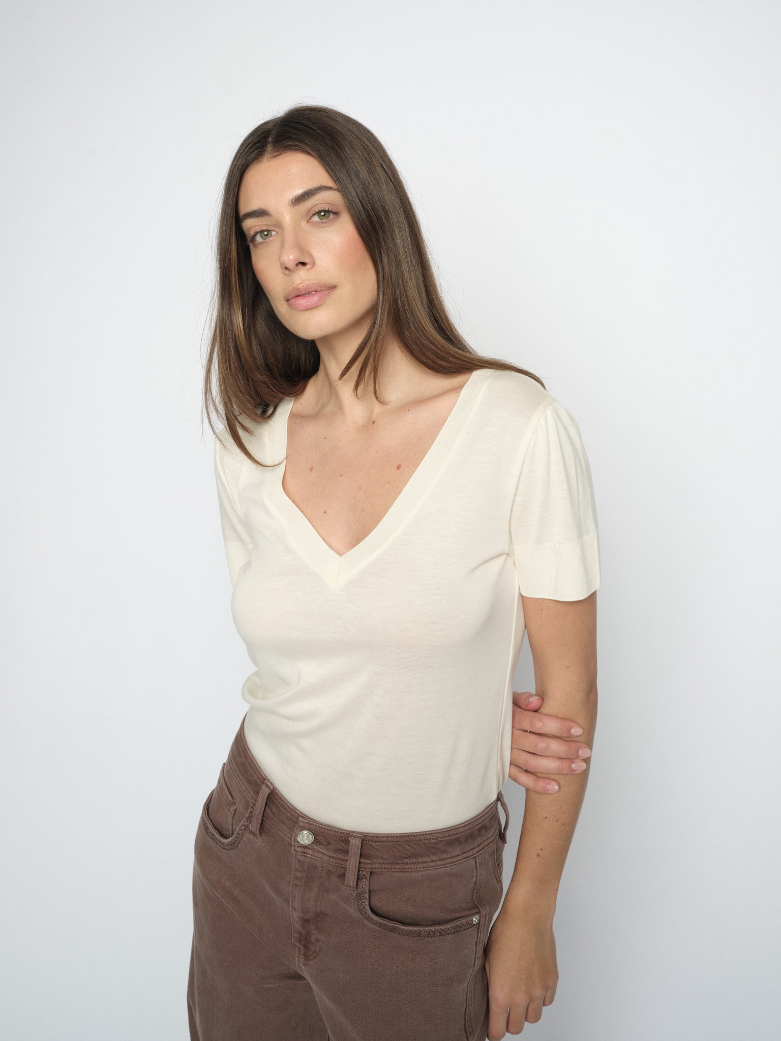 Sink V-Neck Tee – Ecru – front view