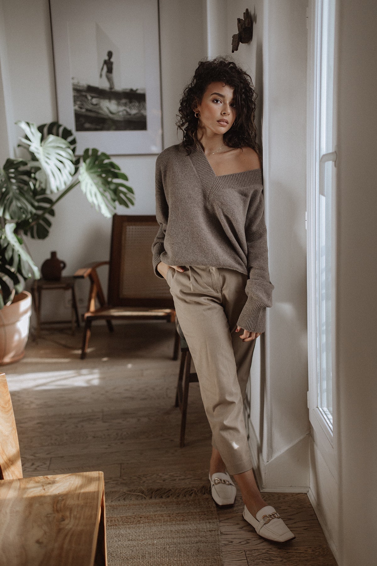 Iconic V-Neck Jumper – Cappuccino – view 4