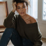 Iconic V-Neck Jumper – Olive – view 3