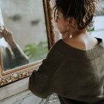 Iconic V-Neck Jumper – Olive – view 4