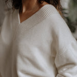 Iconic V-Neck Jumper – Vanilla – view 5