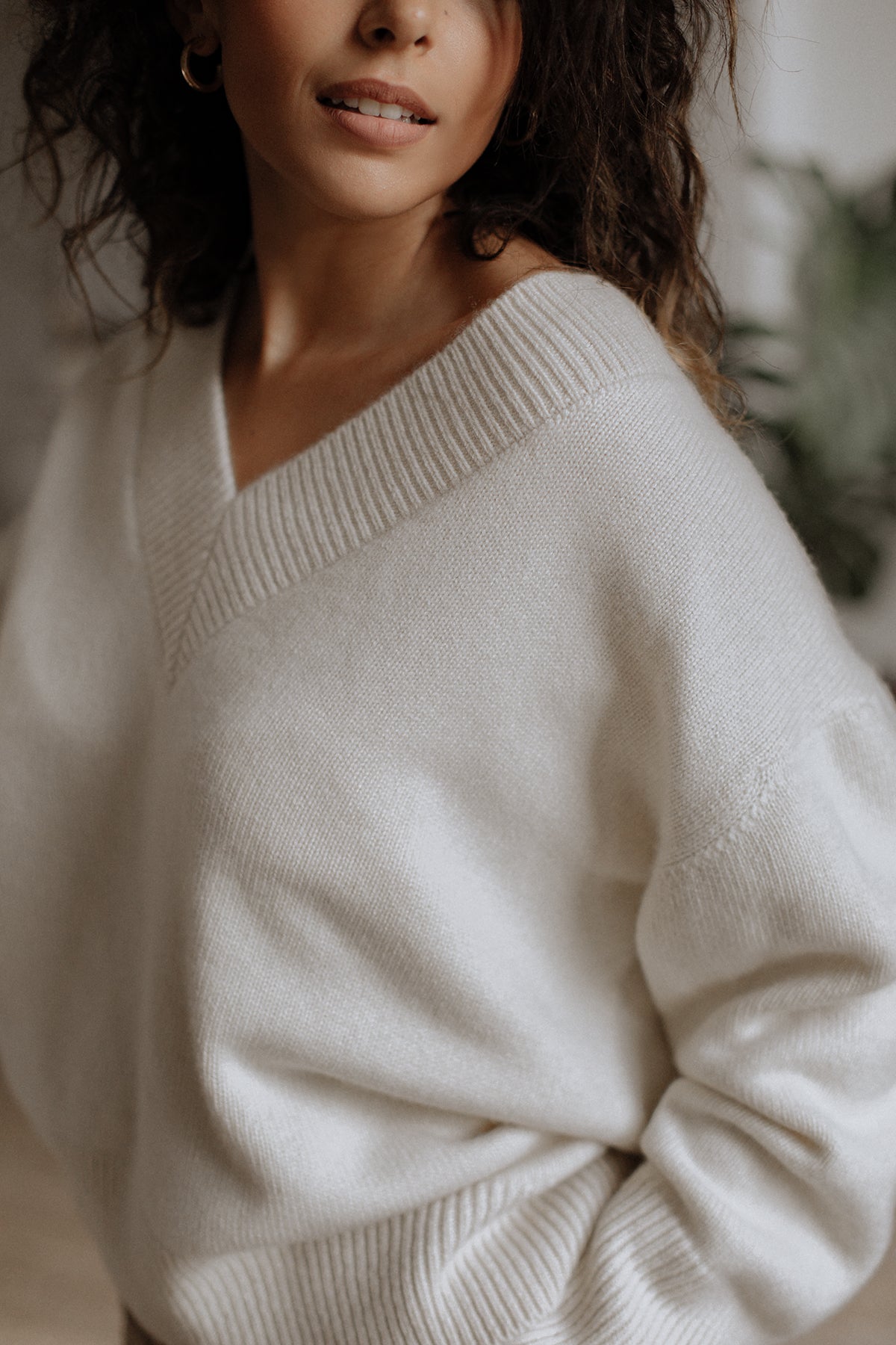 Iconic V-Neck Jumper – Vanilla – view 5