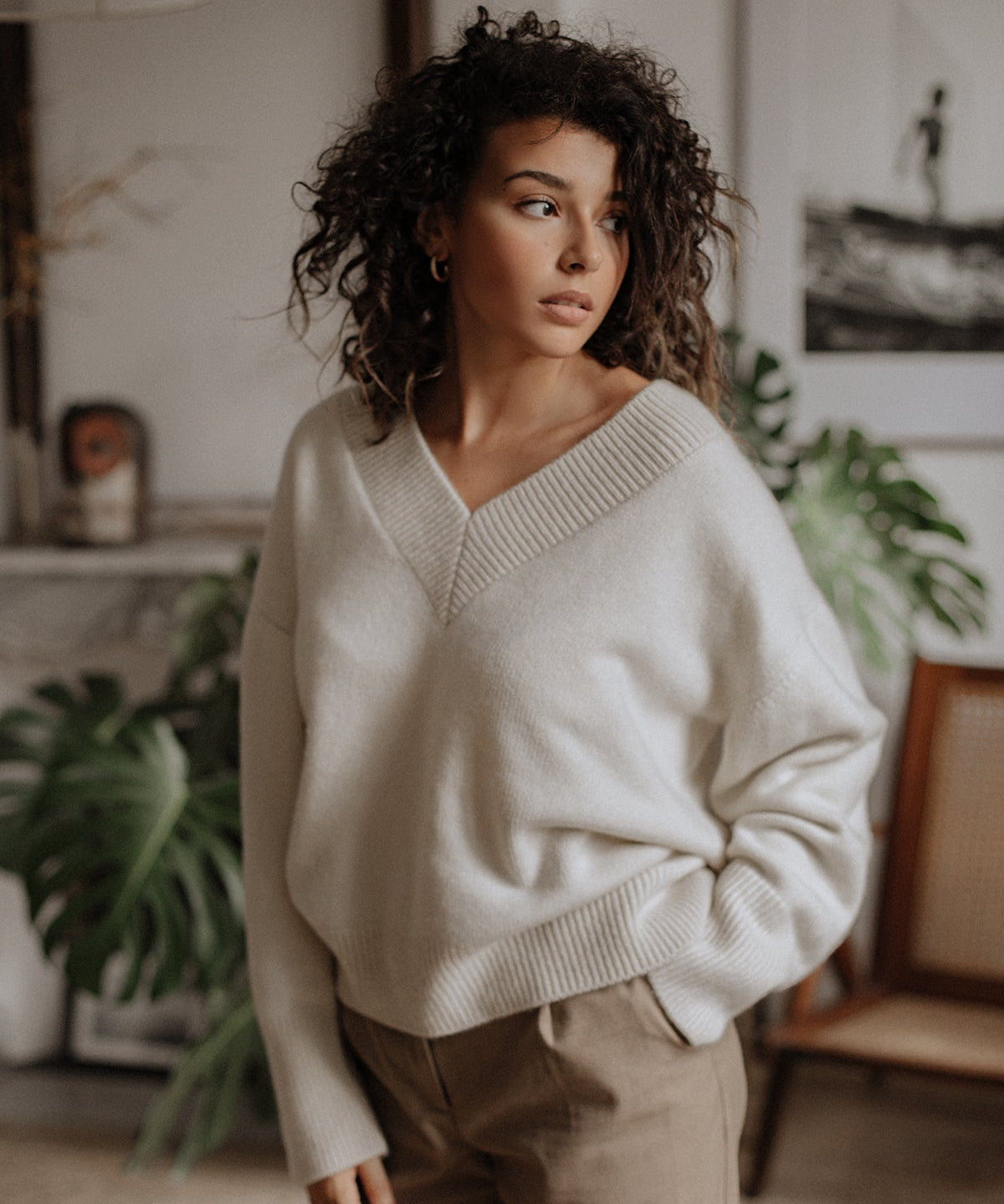 Iconic V-Neck Jumper – Vanilla – view 2