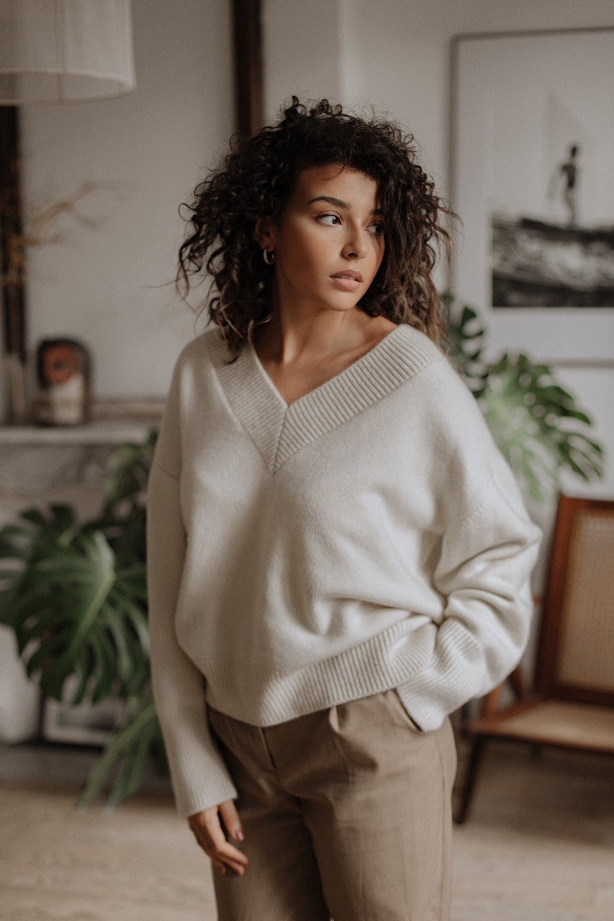Iconic V-Neck Jumper – Vanilla – view 2