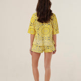 One Tee Bandana Print Shorts in yellow – 100% cotton, high-waisted wide-leg fit, 99things.ch