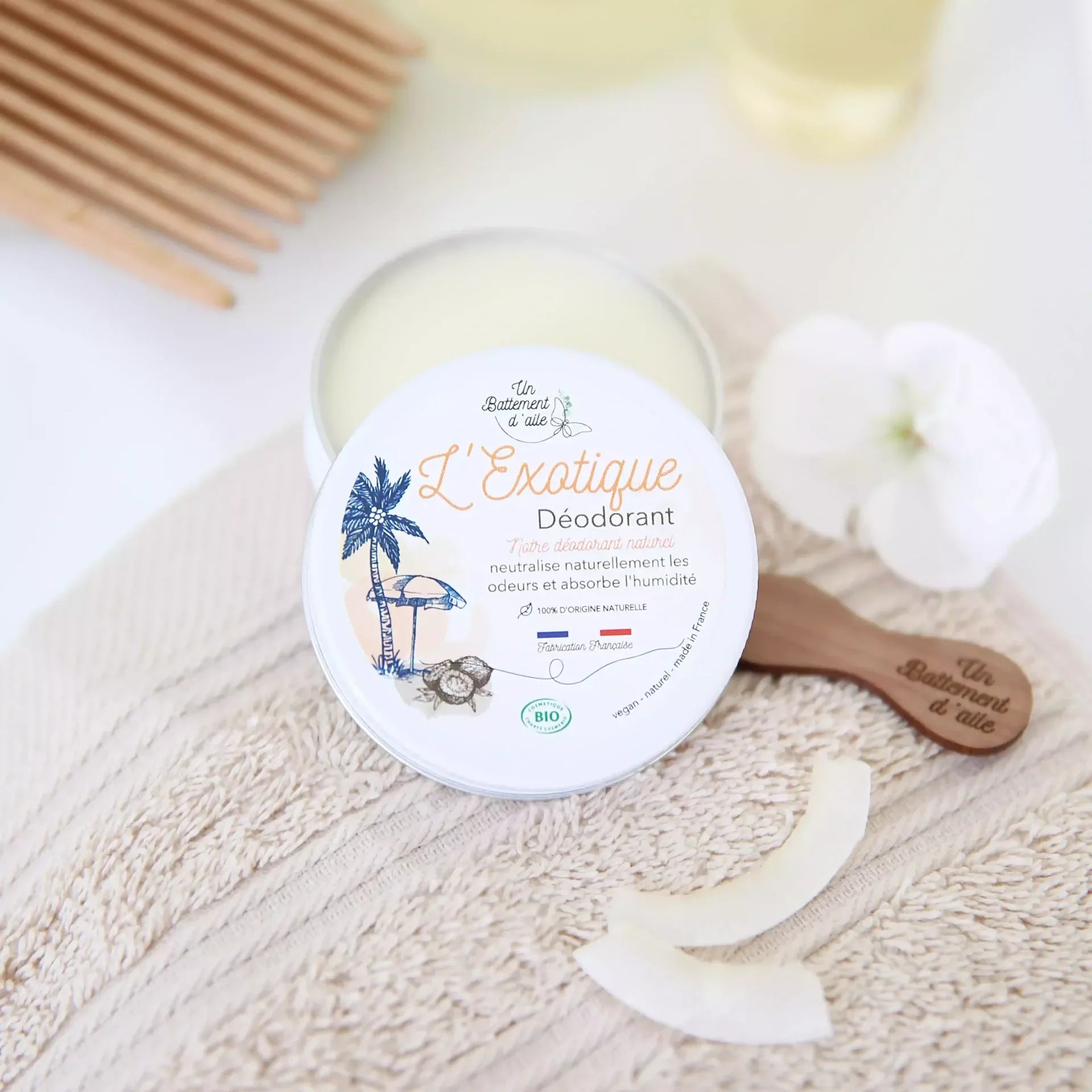 Un Battement d'Aile aluminium-free solid deodorant The Exotic – open tin
