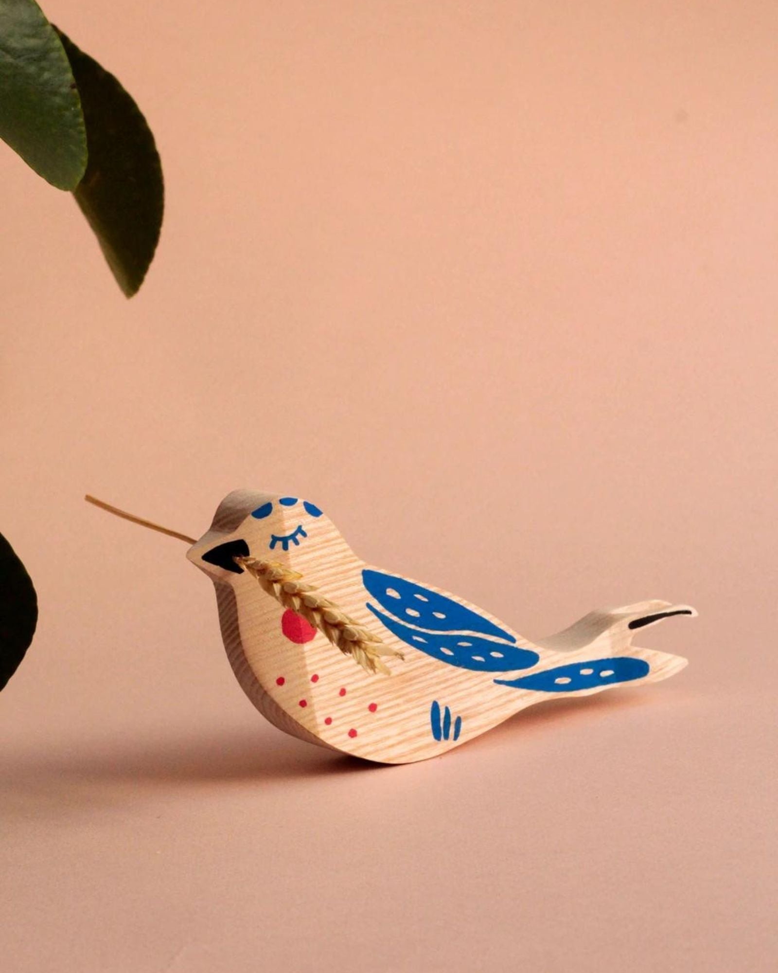 Exquisite French ash bird sculpture, hand-painted