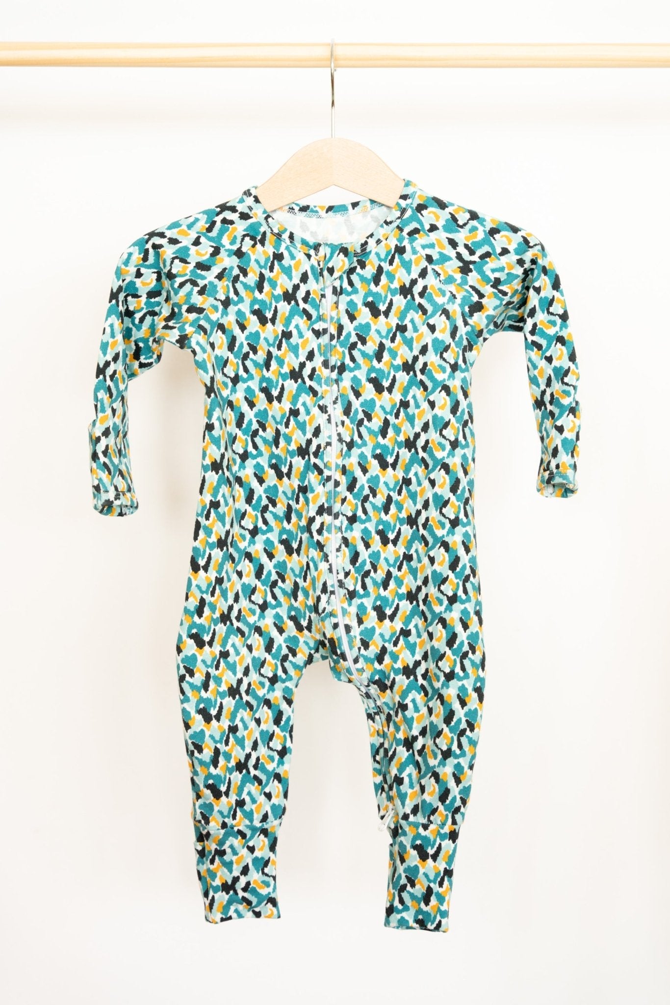 TILOUCO - Organic Cotton Pyjamas | Feather Print