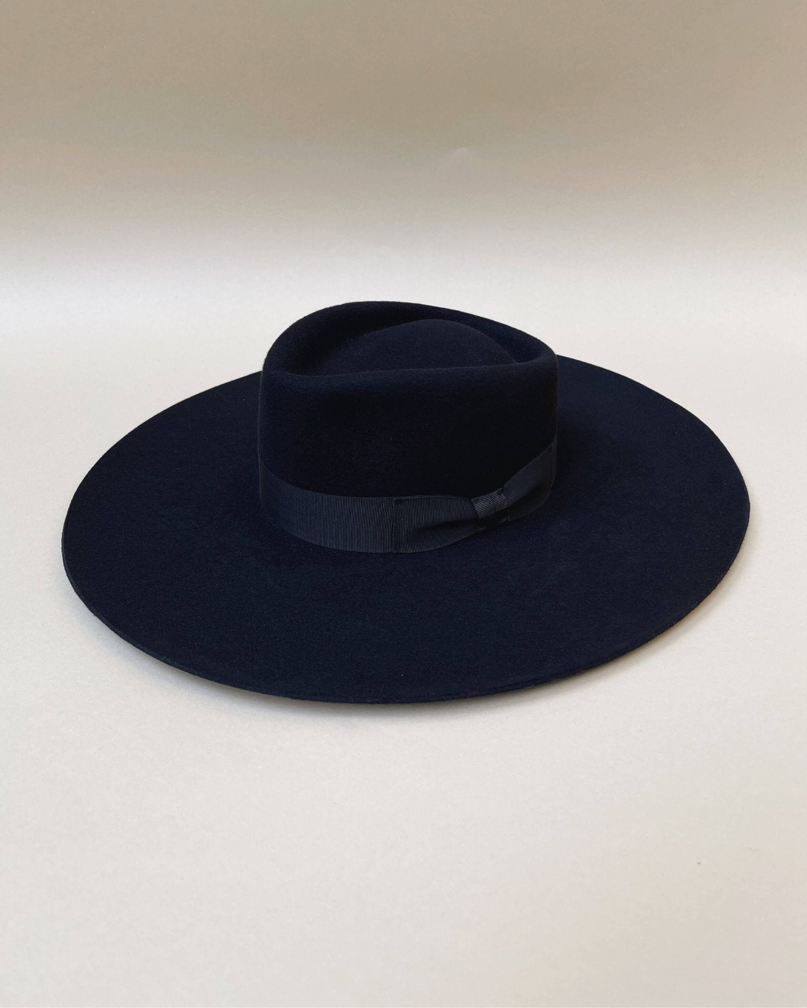 VAN PALMA - PAUL Wide Trim Bow Hat | Black