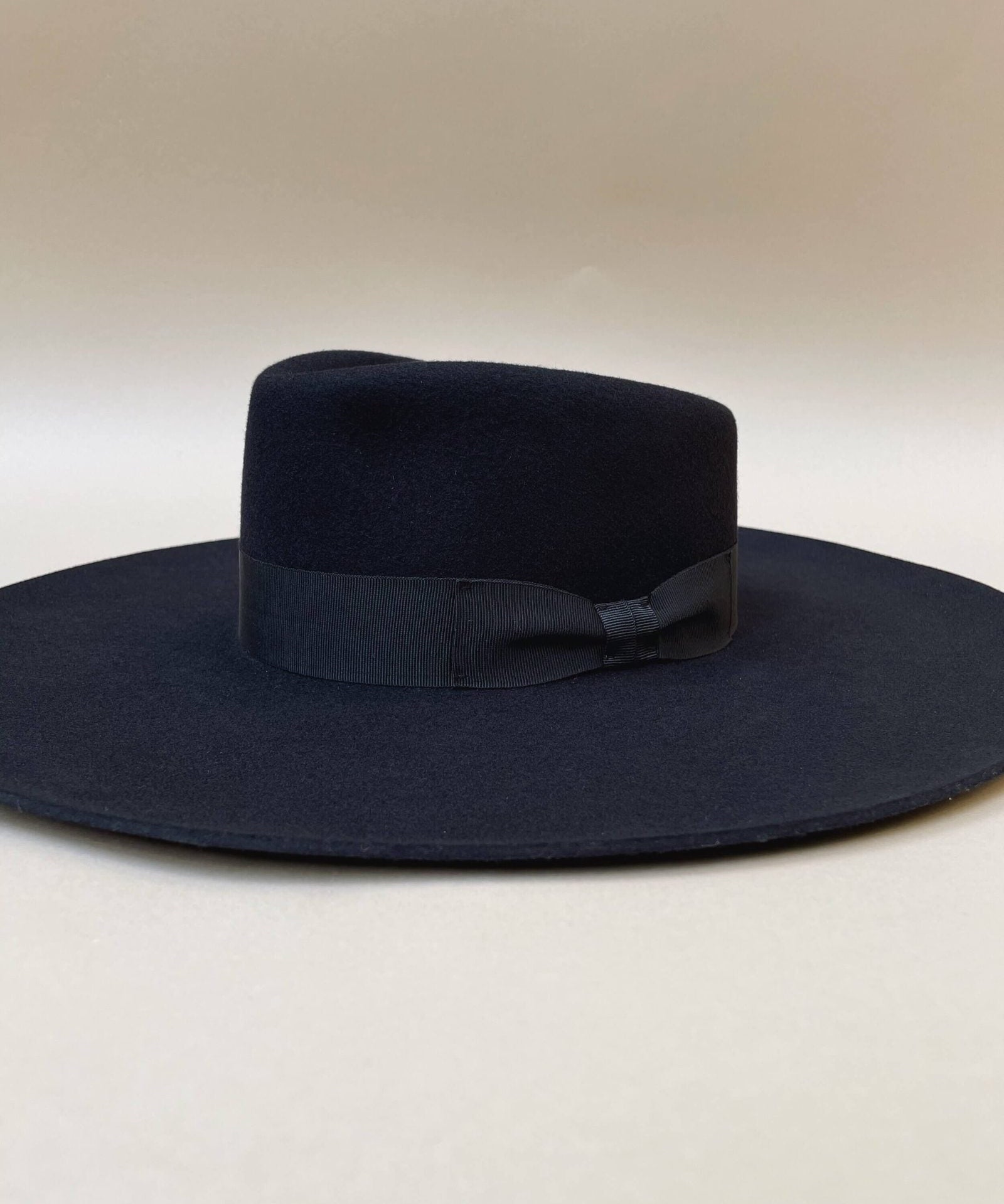 VAN PALMA - PAUL Wide Trim Bow Hat | Black