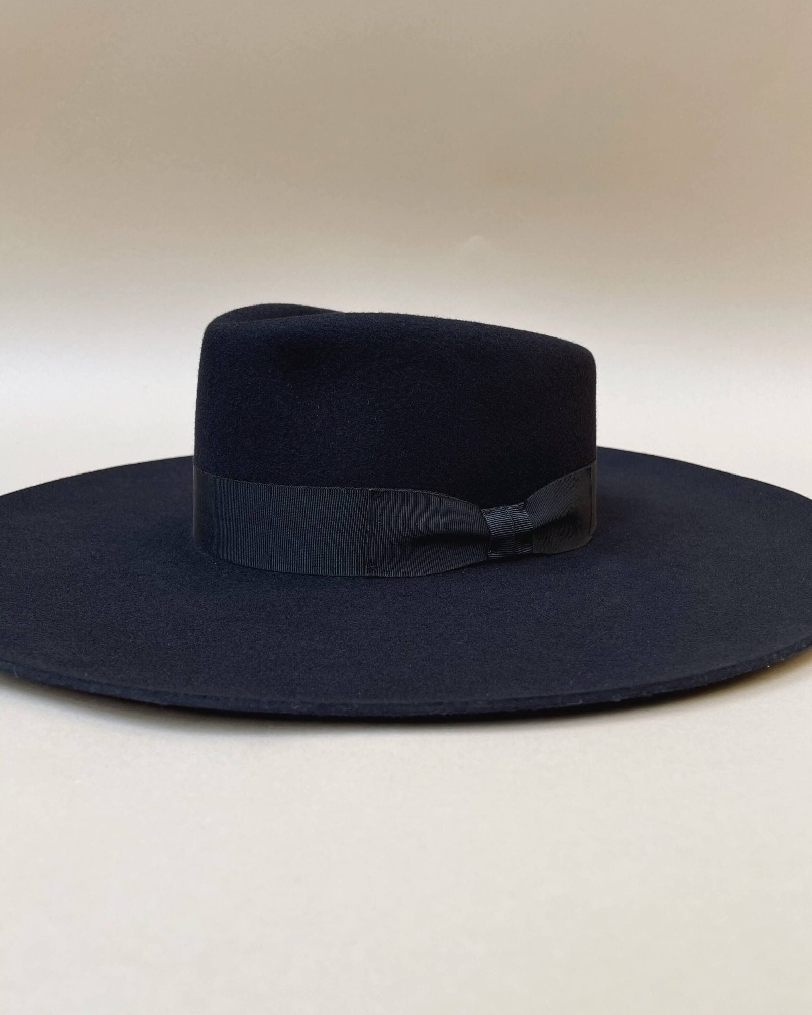 VAN PALMA - PAUL Wide Trim Bow Hat | Black