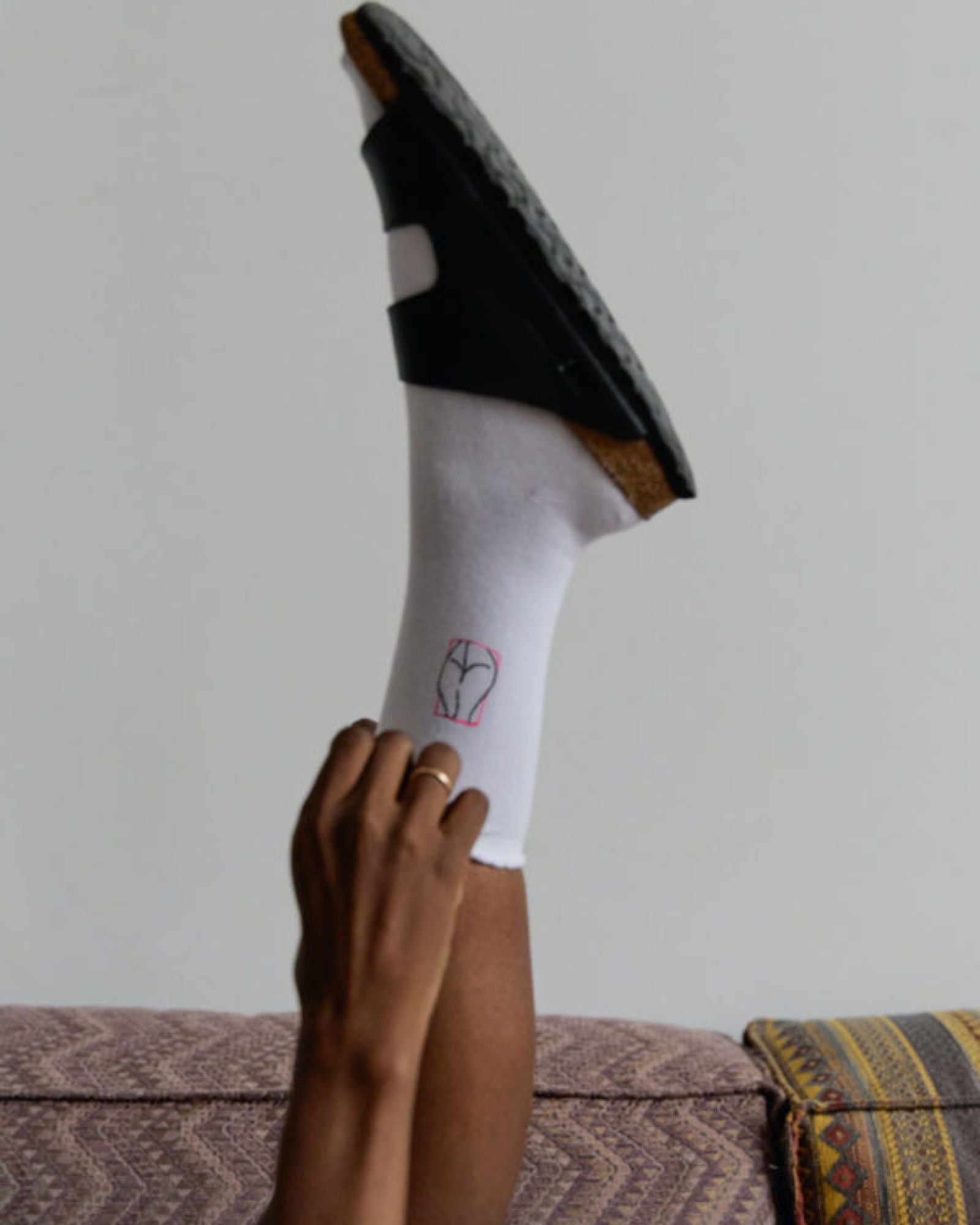 White Socks with Playful 'BUTTOCKS' Embroidery - Vfelder's Swiss Craftsmanship